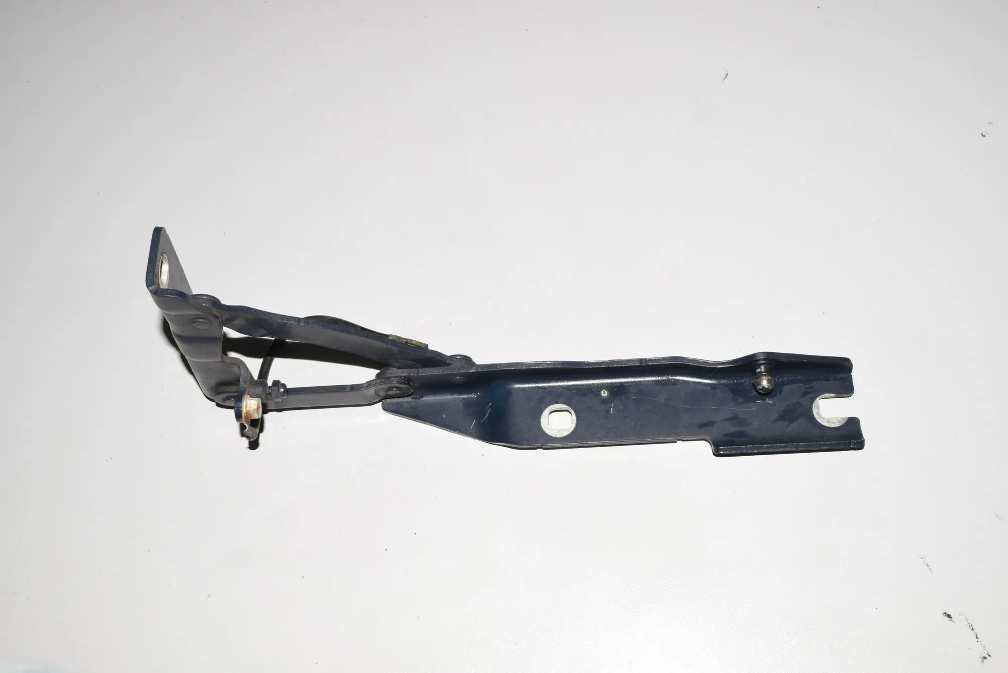 Front Right Bonnet Hinge – OEM 7008728 · BMW 5 (E60) 520 d 2007 – 2