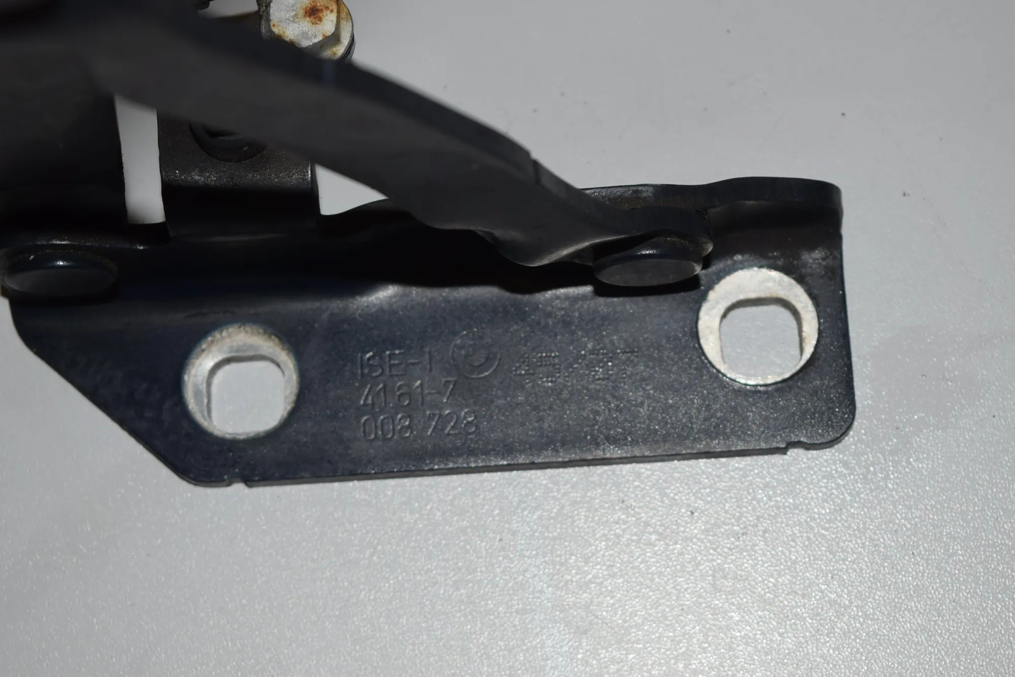 Front Right Bonnet Hinge – OEM 7008728 · BMW 5 (E60) 520 d 2007 – 4