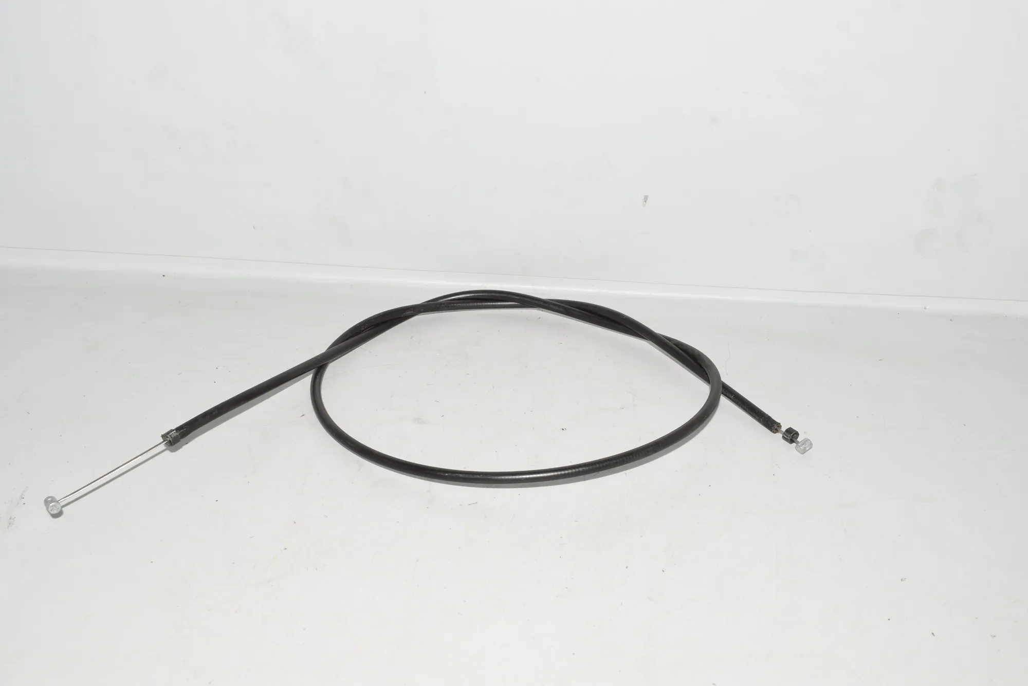 Bonnet Lock Cable – OEM 4419132 · BMW 5 (E60) 520 d 2007 – 2