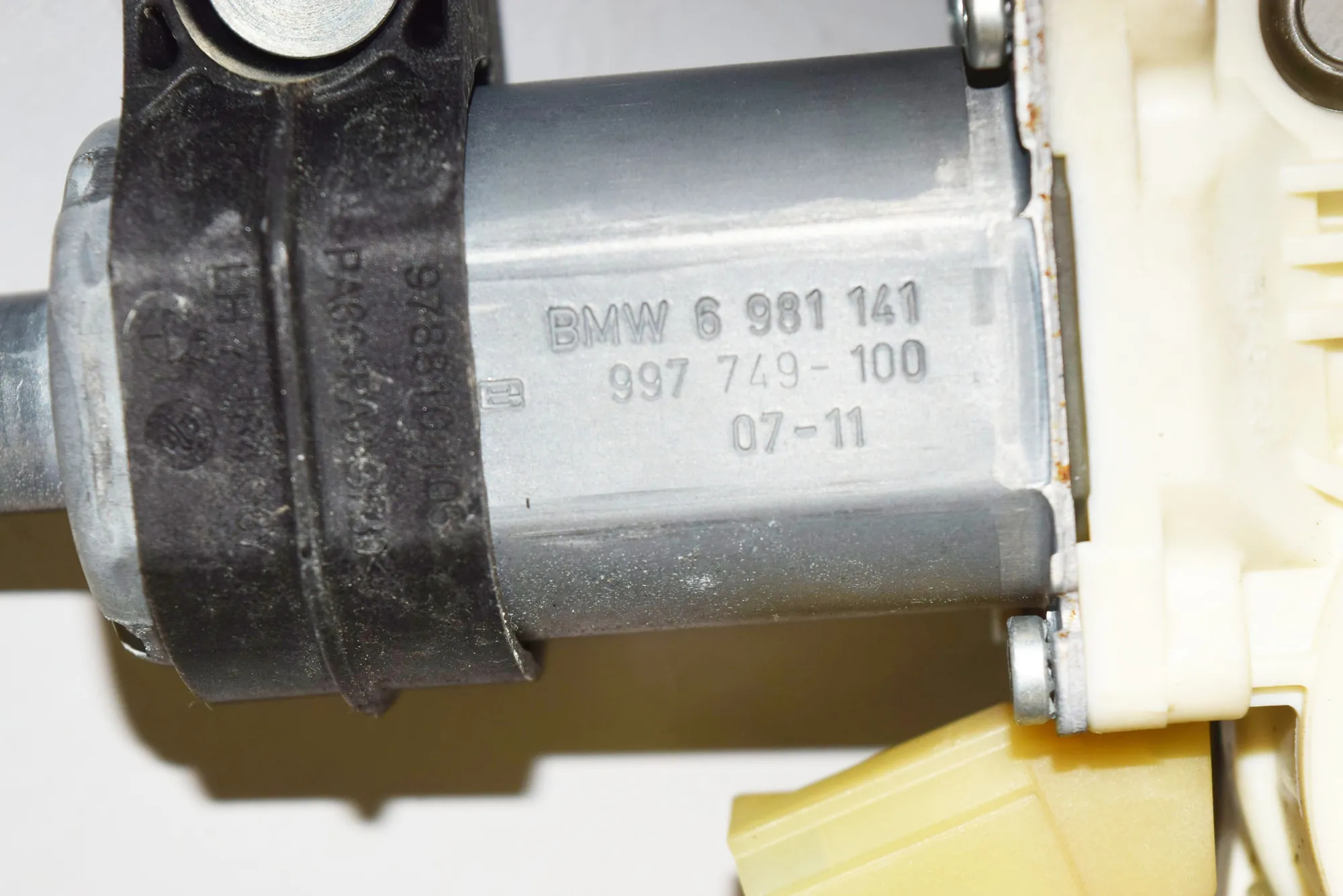 Front Left Door Window Regulator – OEM 6981141 · BMW 5 (E60) 520 d 2007 – 2