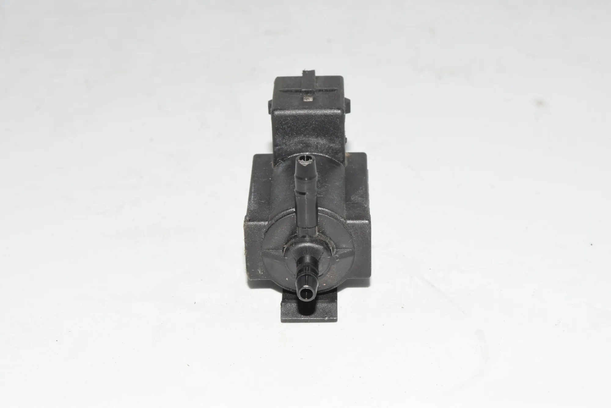 Solenoid Valve – OEM 1742712 · BMW 5 (E60) BMW 5 (E60) 2007 – 3