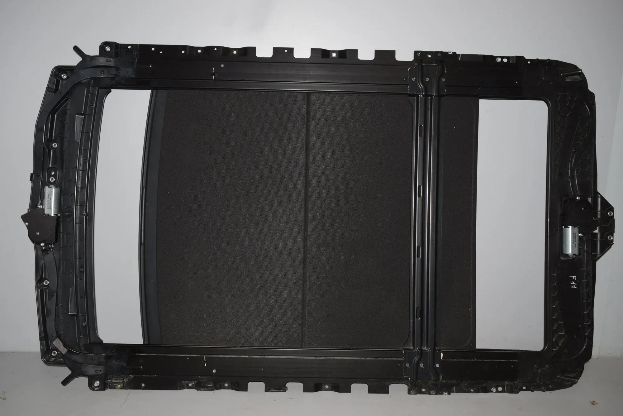 Sunroof – OEM 9696461 · BMW 5 Touring (F11) BMW 5 Touring (F11) 2011 – 4
