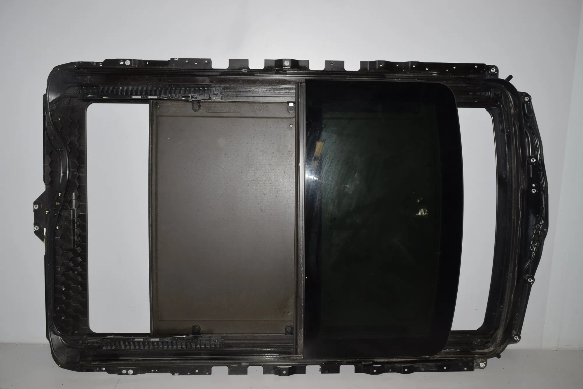 Sunroof – OEM 9696461 · BMW 5 Touring (F11) BMW 5 Touring (F11) 2011