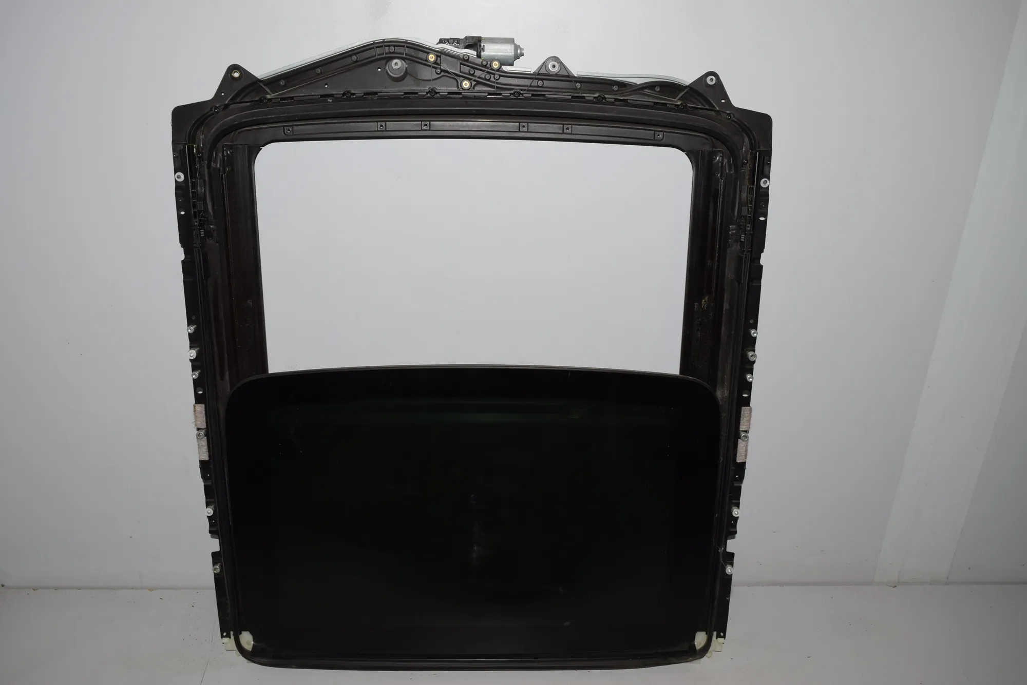 Sunroof – OEM 1721659 · BMW 7 (F01, F02) BMW 7 (F01, F02) 2011
