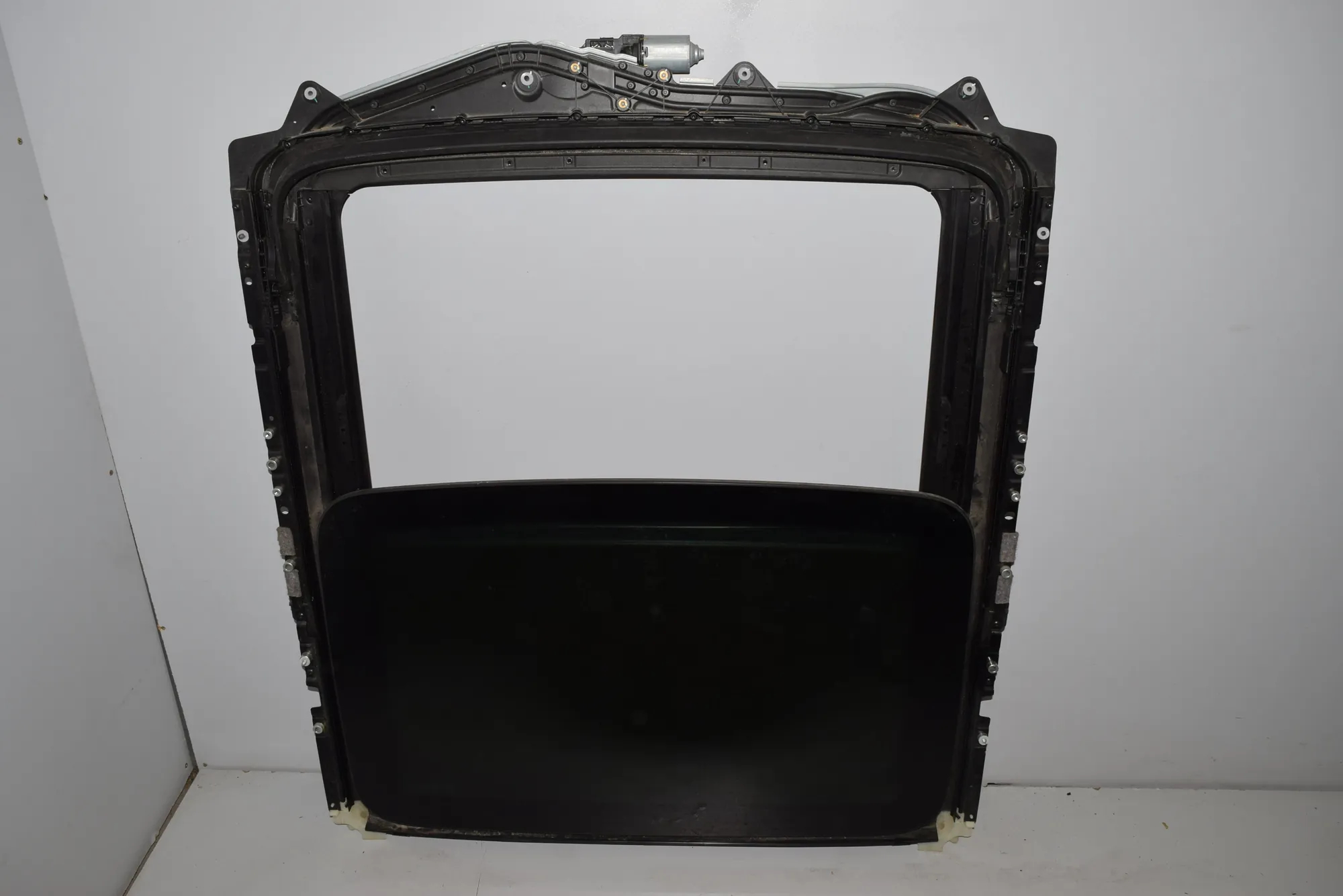 Sunroof – OEM 1721775 · BMW 6 Cabrio (F12) BMW 6 Cabrio (F12) 2011
