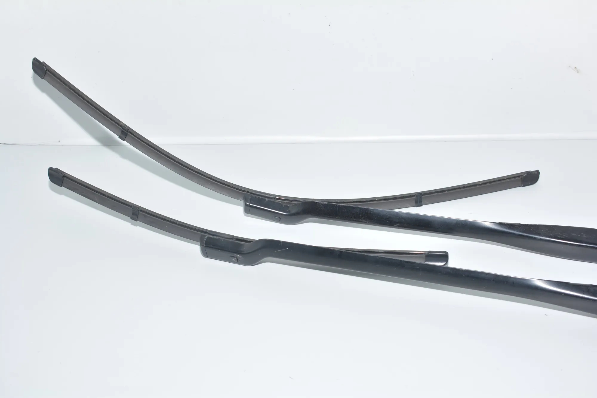 Front Wiper Arms – OEM 7357311 · BMW 7 (G11, G12) BMW 7 (G11, G12) 2016 – 5