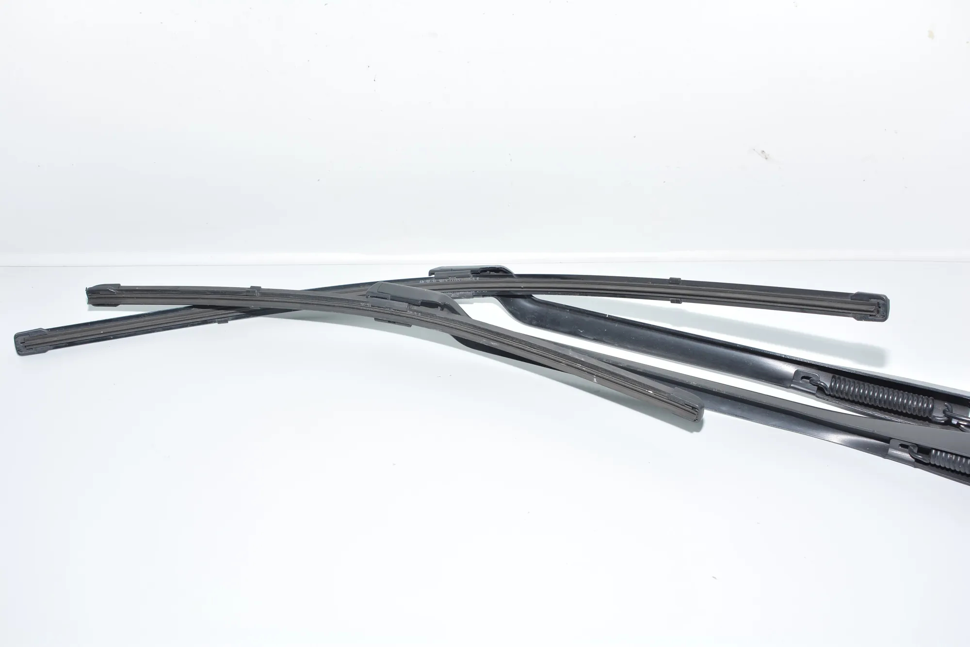 Front Wiper Arms – OEM 7357311 · BMW 7 (G11, G12) BMW 7 (G11, G12) 2016 – 2