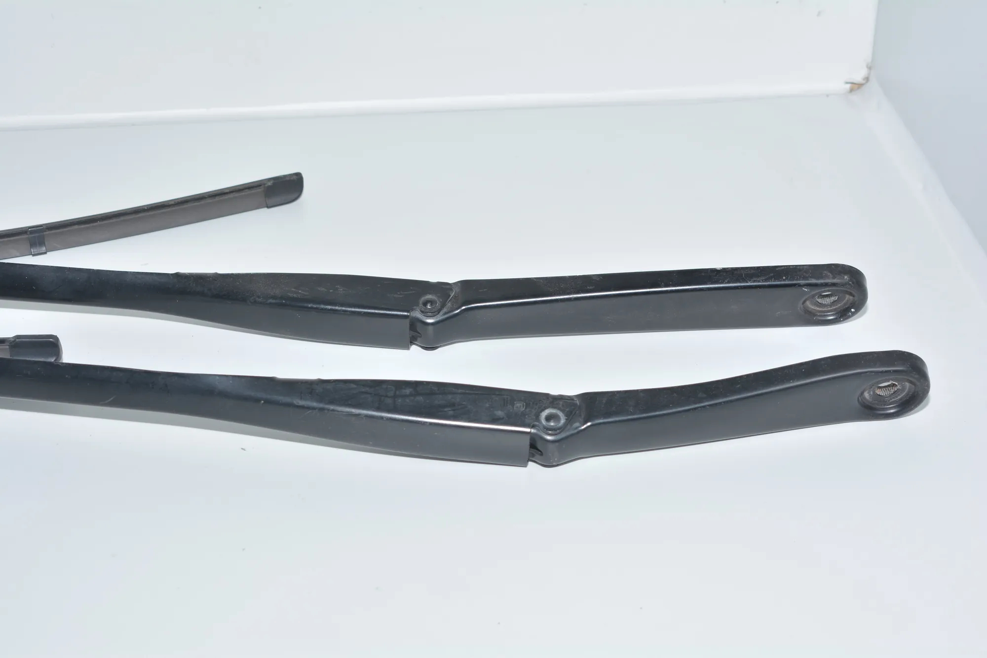 Front Wiper Arms – OEM 7357311 · BMW 7 (G11, G12) BMW 7 (G11, G12) 2016 – 4