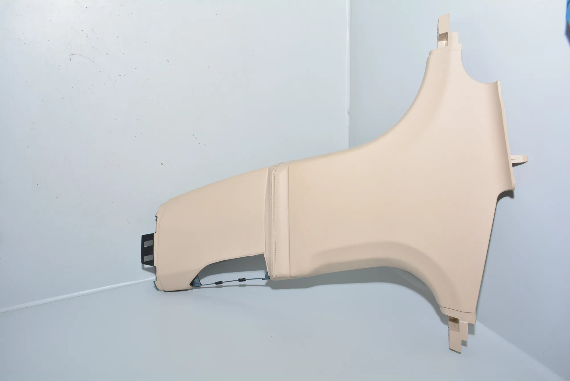 Left Side B Pillar Trim – OEM 7407737 · BMW 7 (G11, G12) BMW 7 (G11, G12) 2015