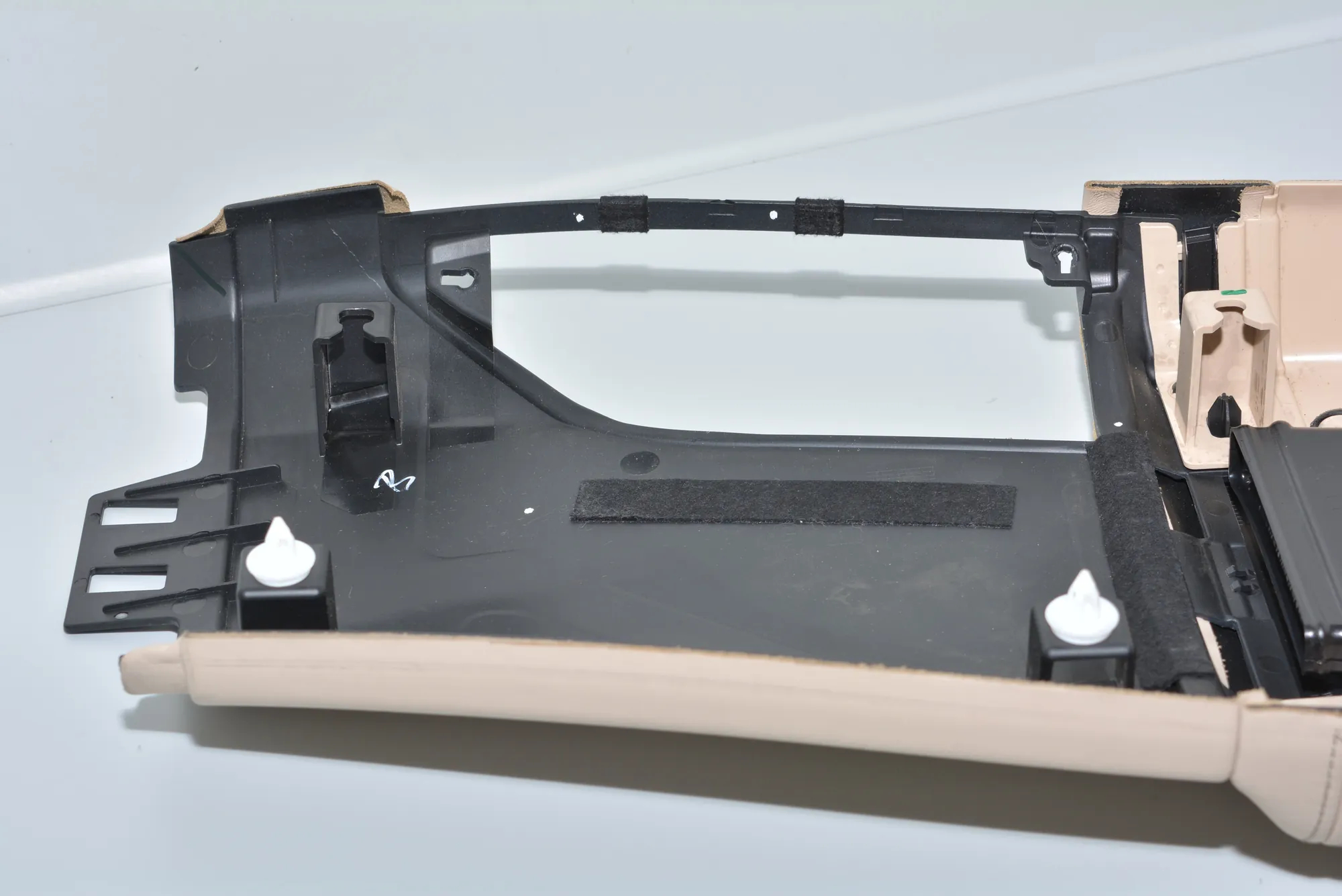 Left Side B Pillar Trim – OEM 7407737 · BMW 7 (G11, G12) BMW 7 (G11, G12) 2015 – 5