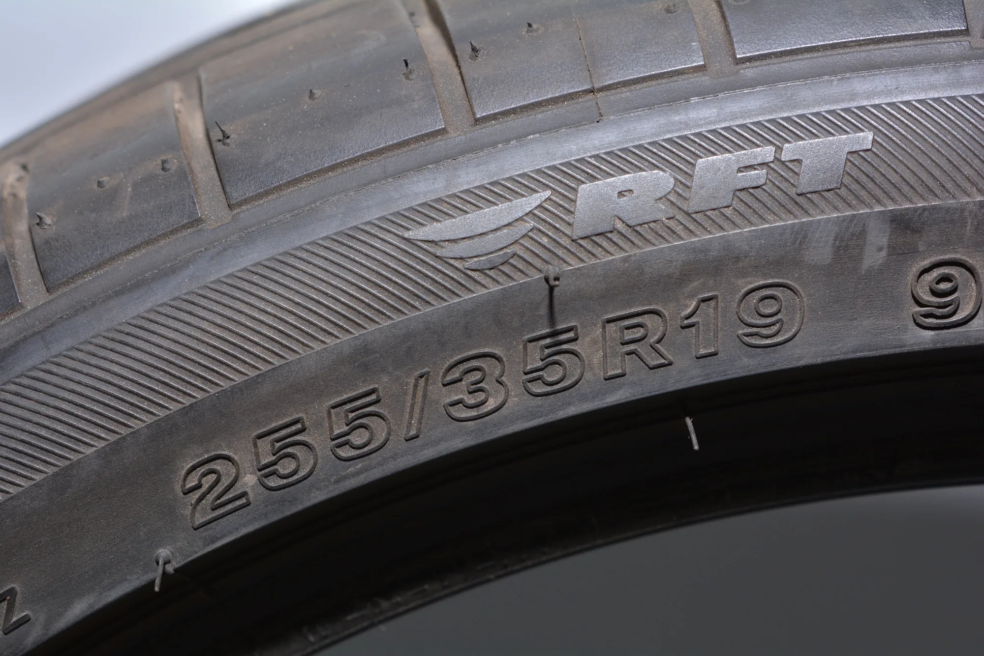 Tire – OEM NA · BMW 5 (E60) BMW 5 (E60) 2008 – 5