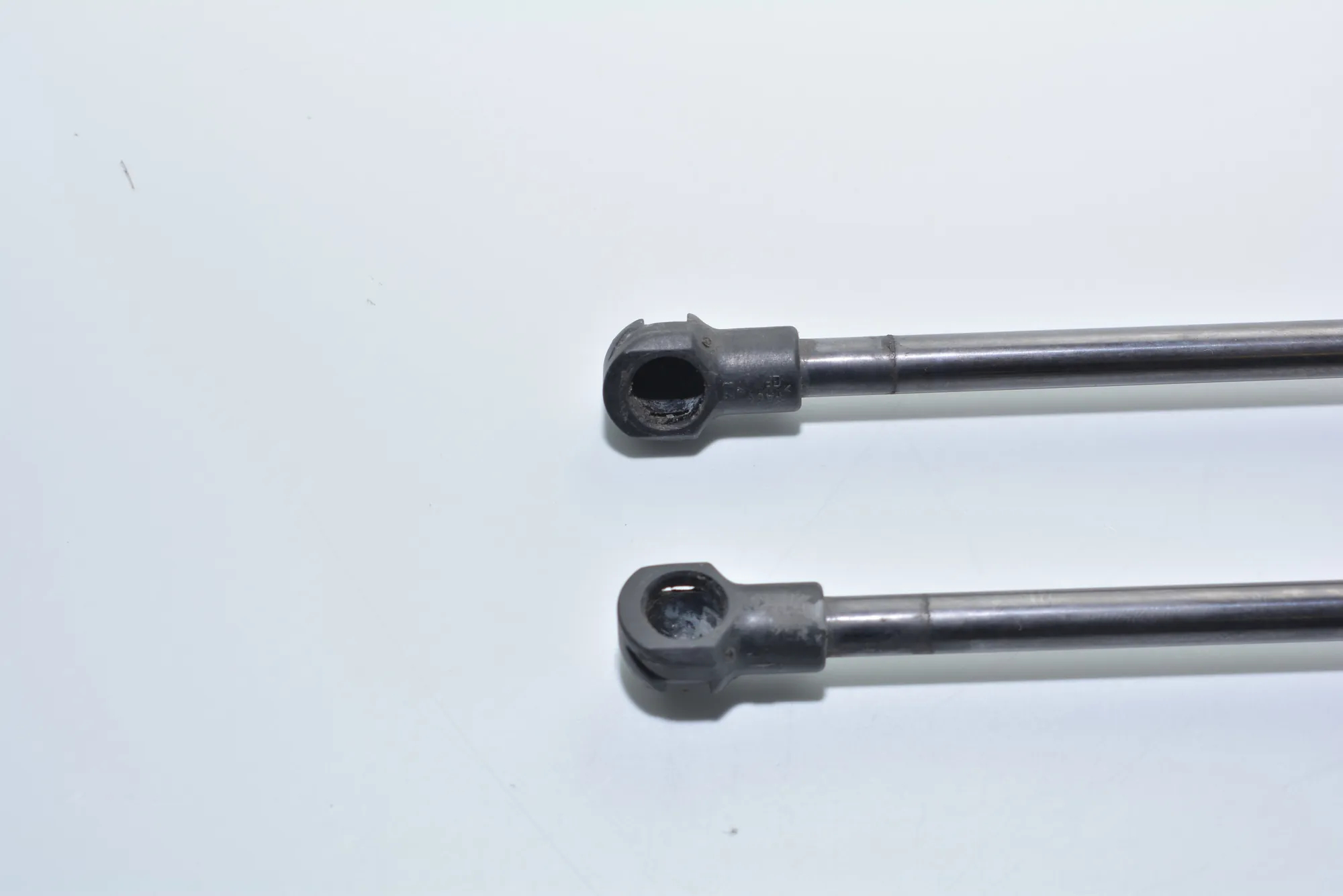 Front Left Bonnet Strut – OEM 7008745 · BMW 5 (E60) BMW 5 (E60) 2008 – 2