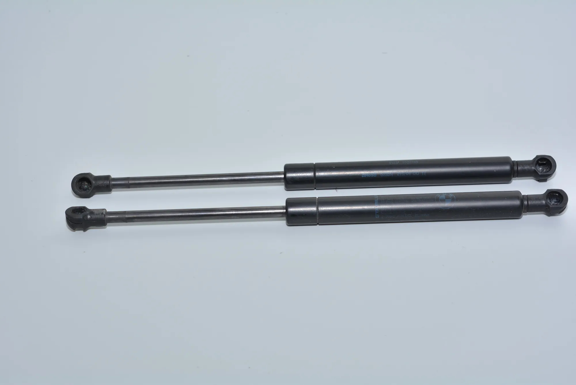 Front Right Bonnet Strut – OEM 7008745 · BMW 5 (E60) BMW 5 (E60) 2008