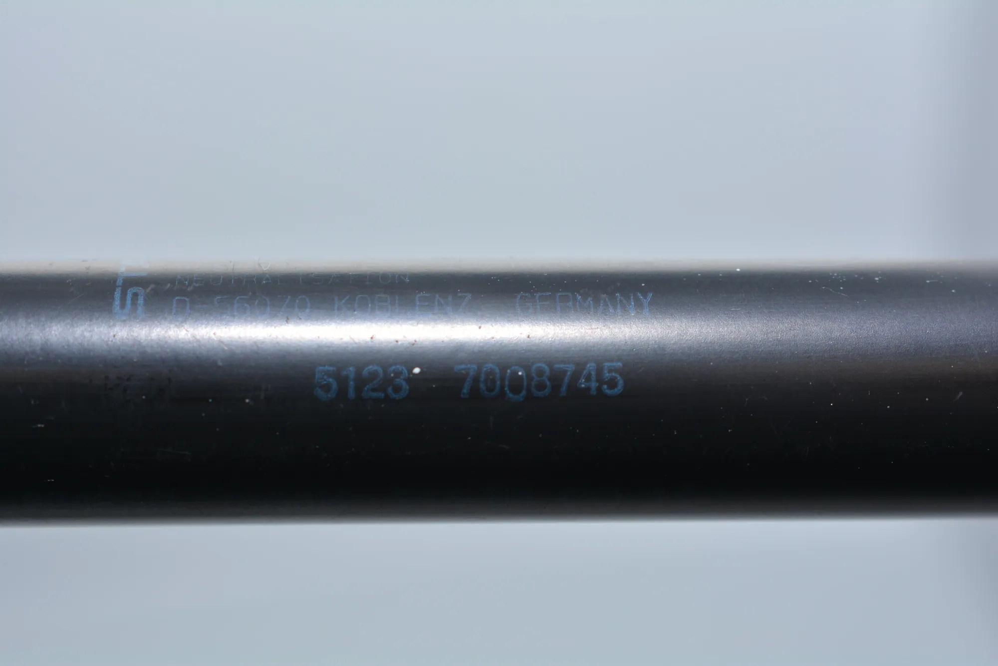 Front Right Bonnet Strut – OEM 7008745 · BMW 5 (E60) BMW 5 (E60) 2008 – 4