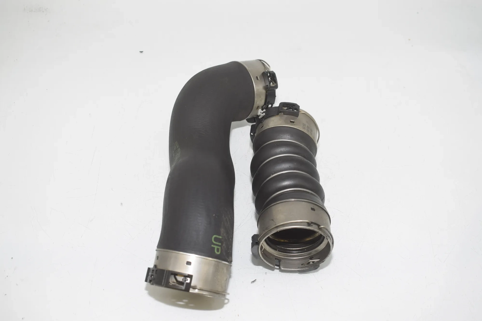 Intercooler Hose Pipe – OEM 8513451 · BMW 5 (F10) 530 d 2014