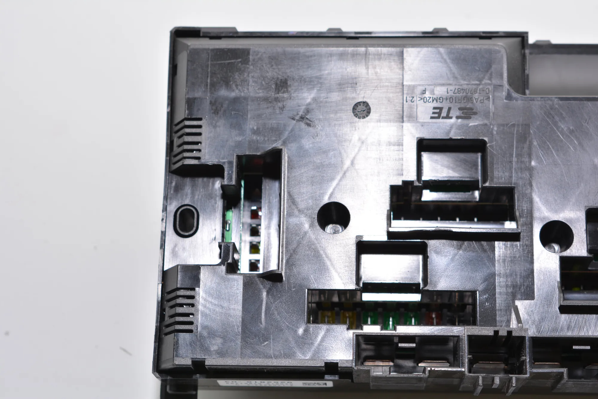 Fuse Box – OEM 9252815 · BMW 5 (F10) BMW 5 (F10) 2015 – 3