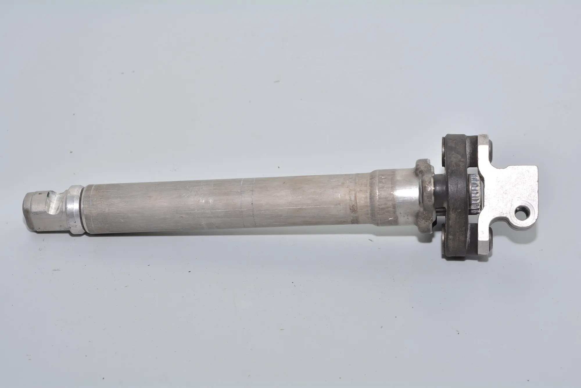 Steering Column Shaft Joint – OEM 6776108 · BMW 7 (F01, F02) BMW 7 (F01, F02) 2010