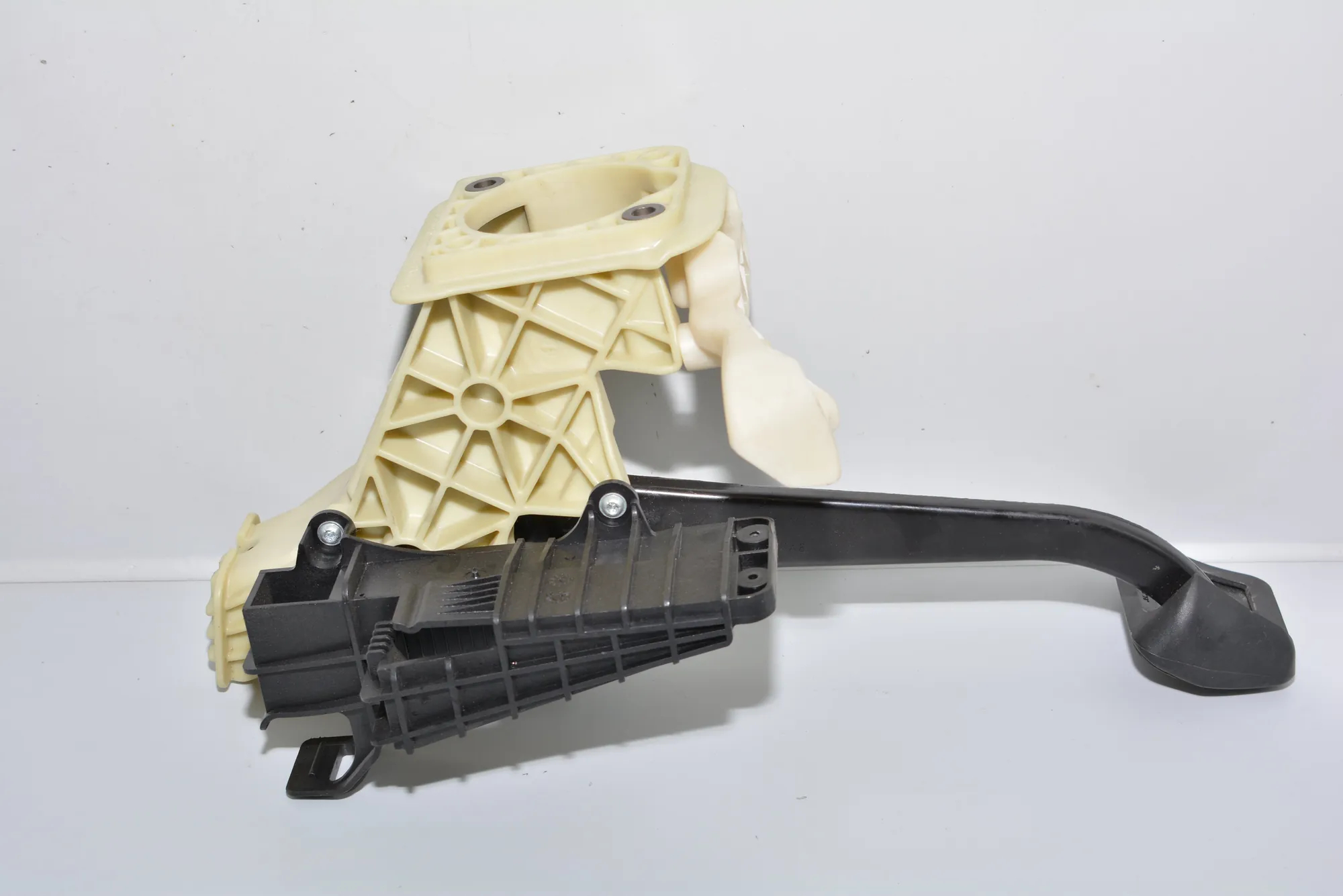 Brake Pedal – OEM 6777171 · BMW 5 (F10) BMW 5 (F10) 2012 – 6