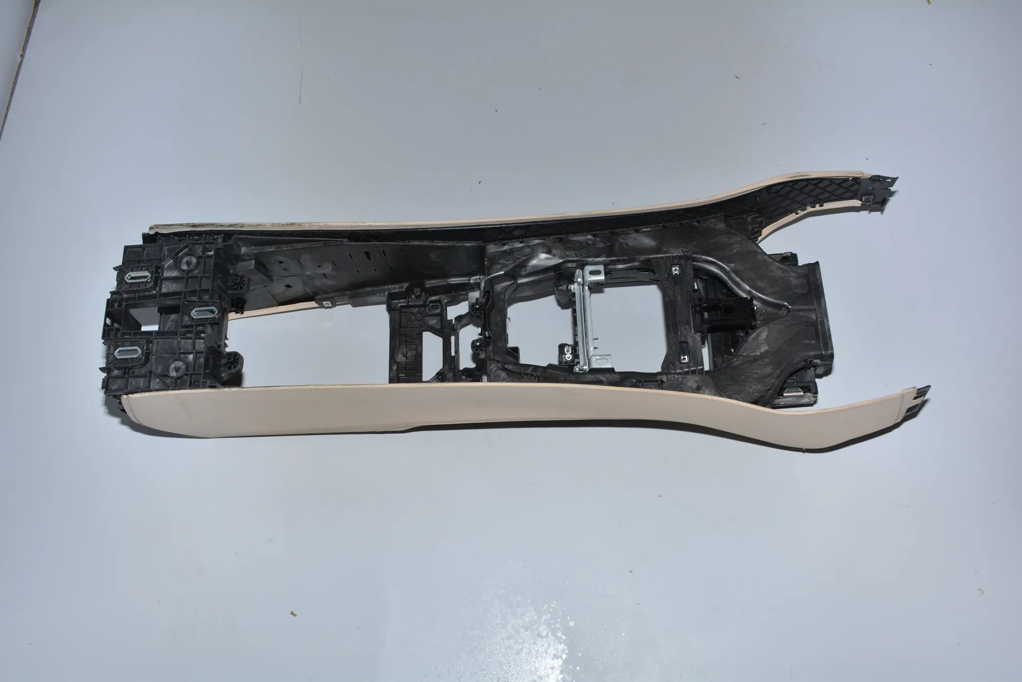 Armrest – OEM 9327501 · BMW 7 (G11, G12) BMW 7 (G11, G12) 730 d, Ld xDrive 2015