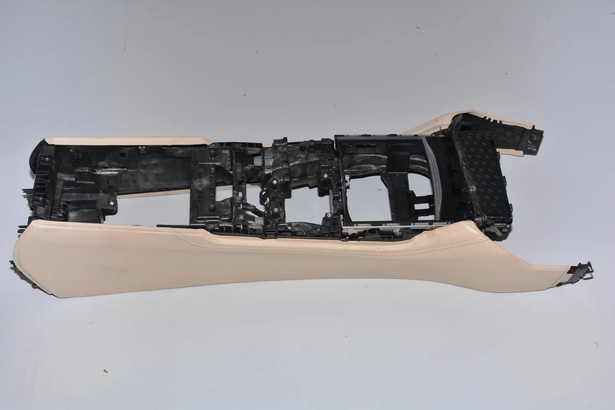 Armrest – OEM 9327501 · BMW 7 (G11, G12) BMW 7 (G11, G12) 730 d, Ld xDrive 2015 – 2