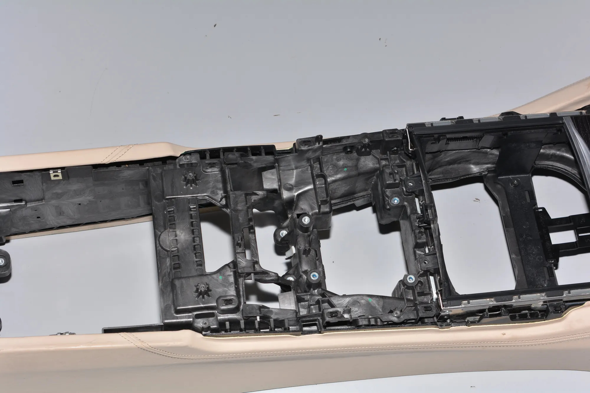 Armrest – OEM 9327501 · BMW 7 (G11, G12) BMW 7 (G11, G12) 730 d, Ld xDrive 2015 – 4