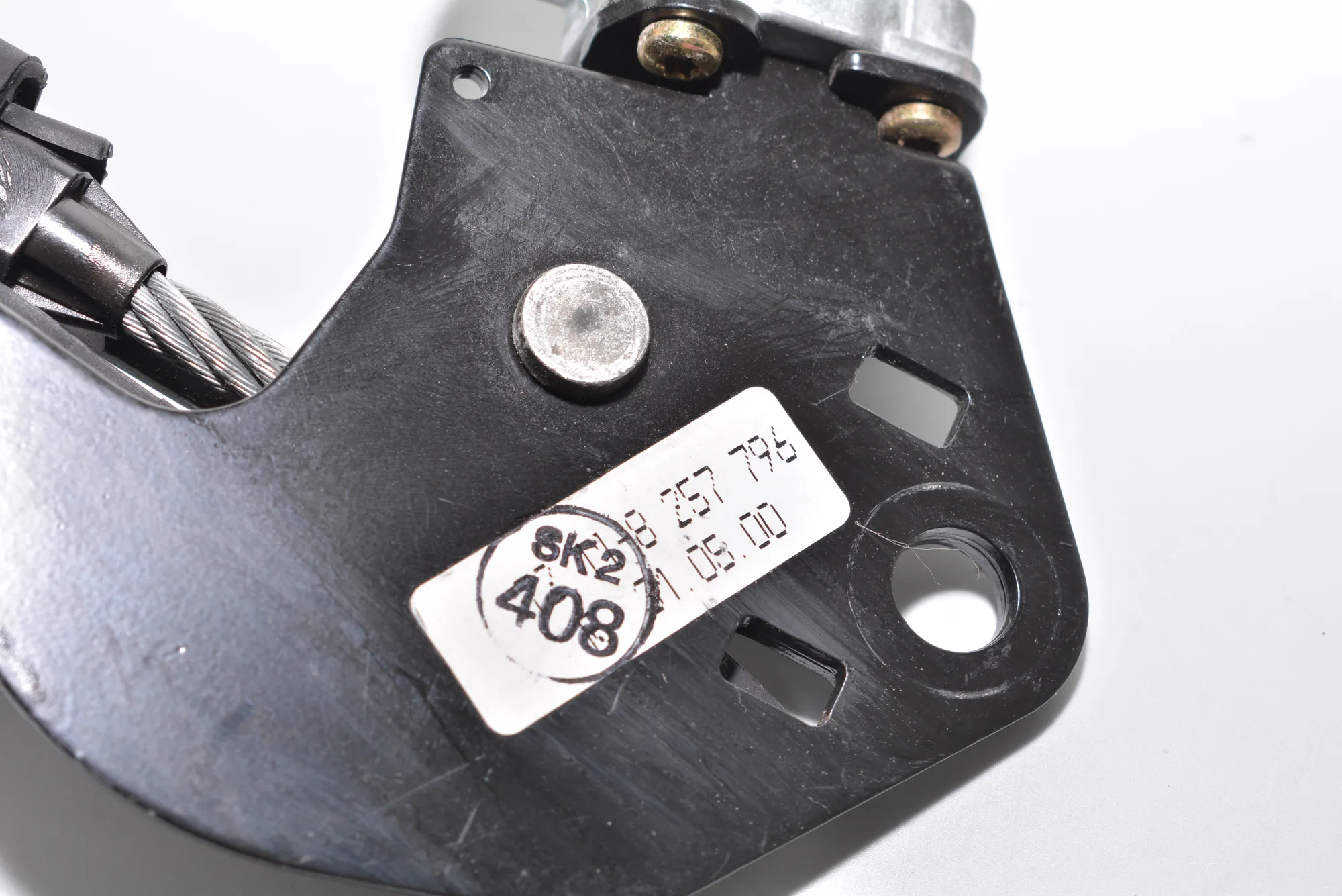 Front Right Seat Buckle – OEM 8257796 · BMW 5 Touring (E39) BMW 5 Touring (E39) 2000 – 3