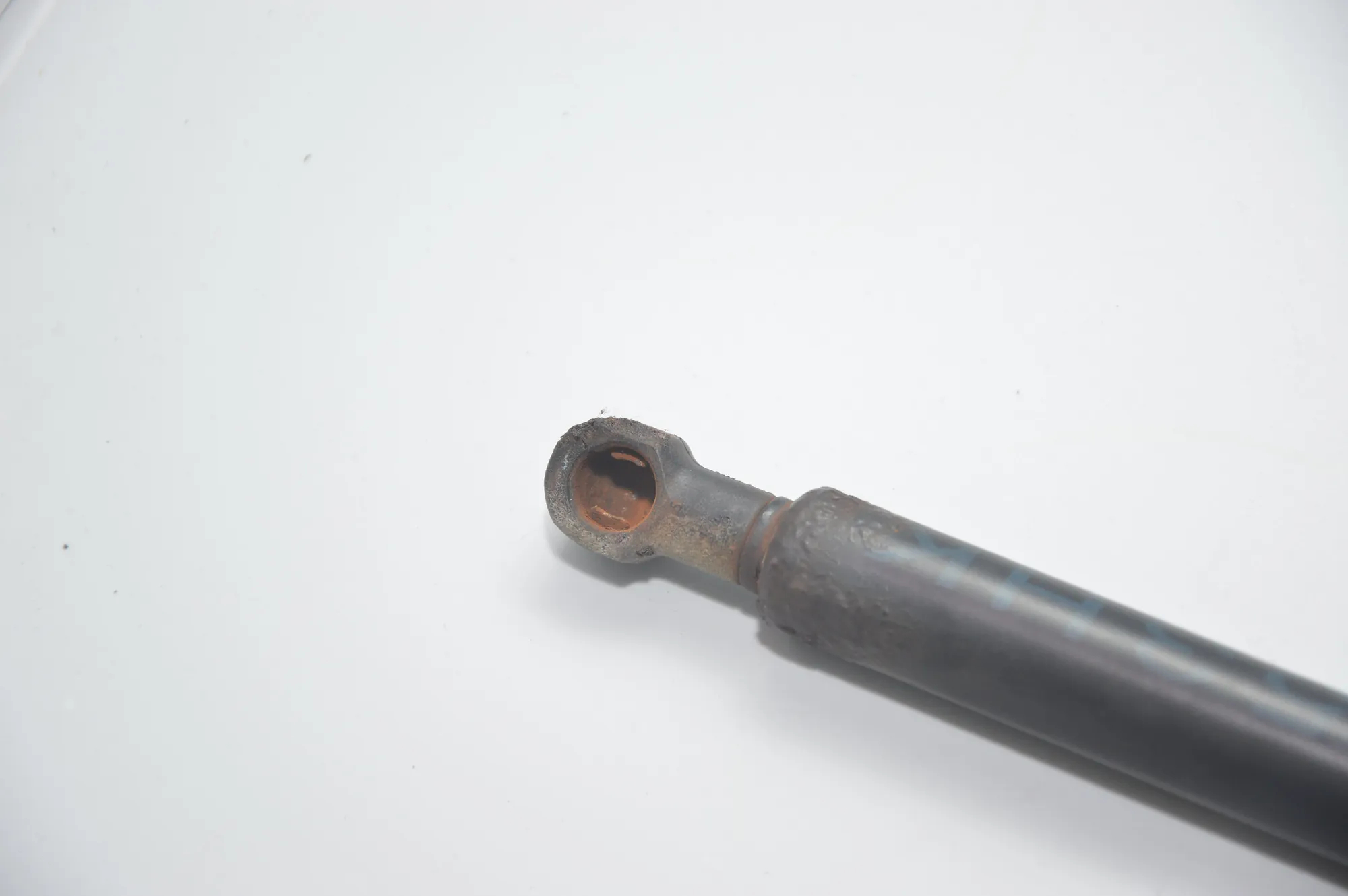 Right Side Tailgate Gas Strut – OEM 8402405 · BMW X5 (E53) 4.4 i 2001 – 3