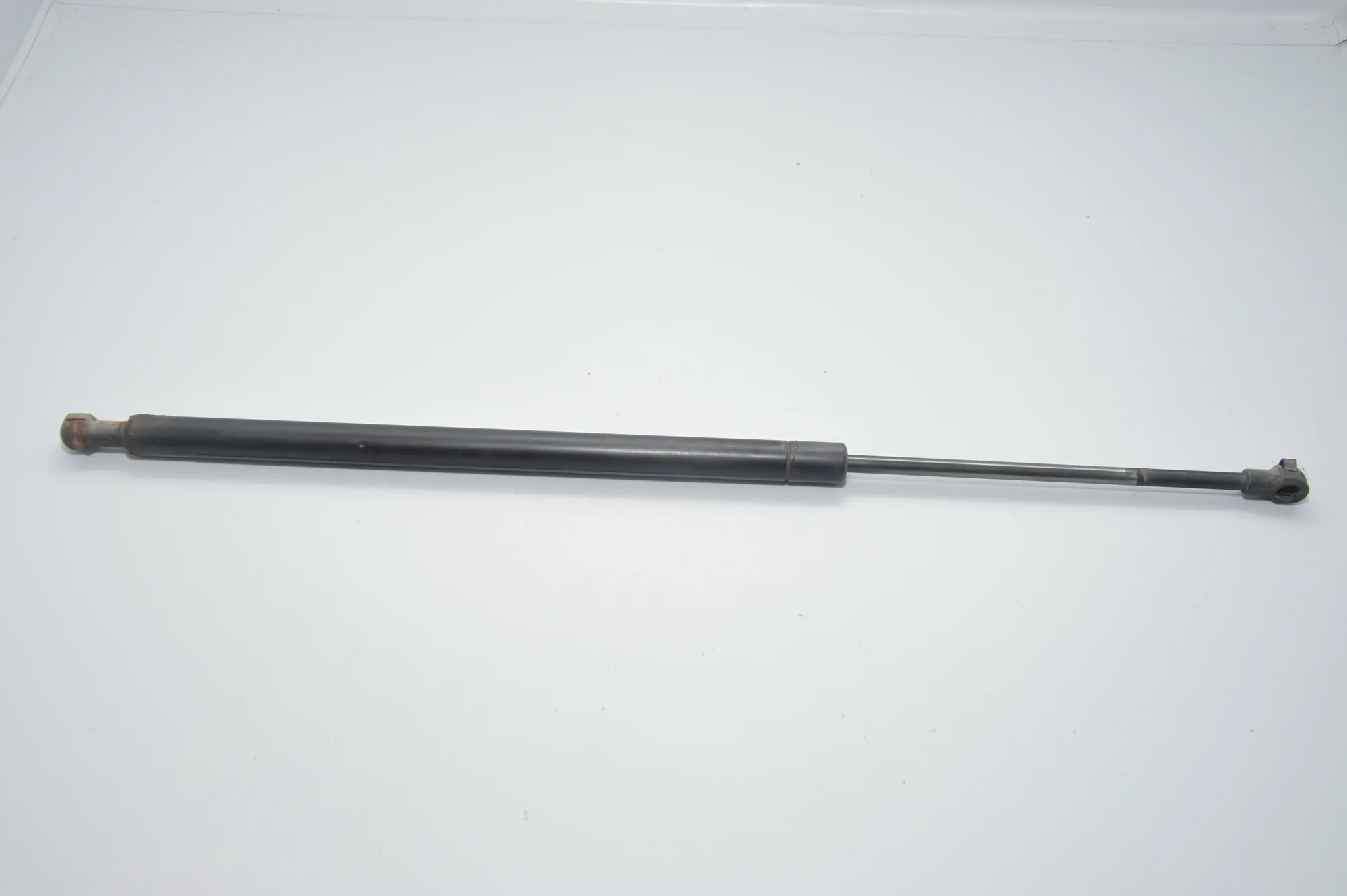Right Side Tailgate Gas Strut – OEM 8402405 · BMW X5 (E53) 4.4 i 2001