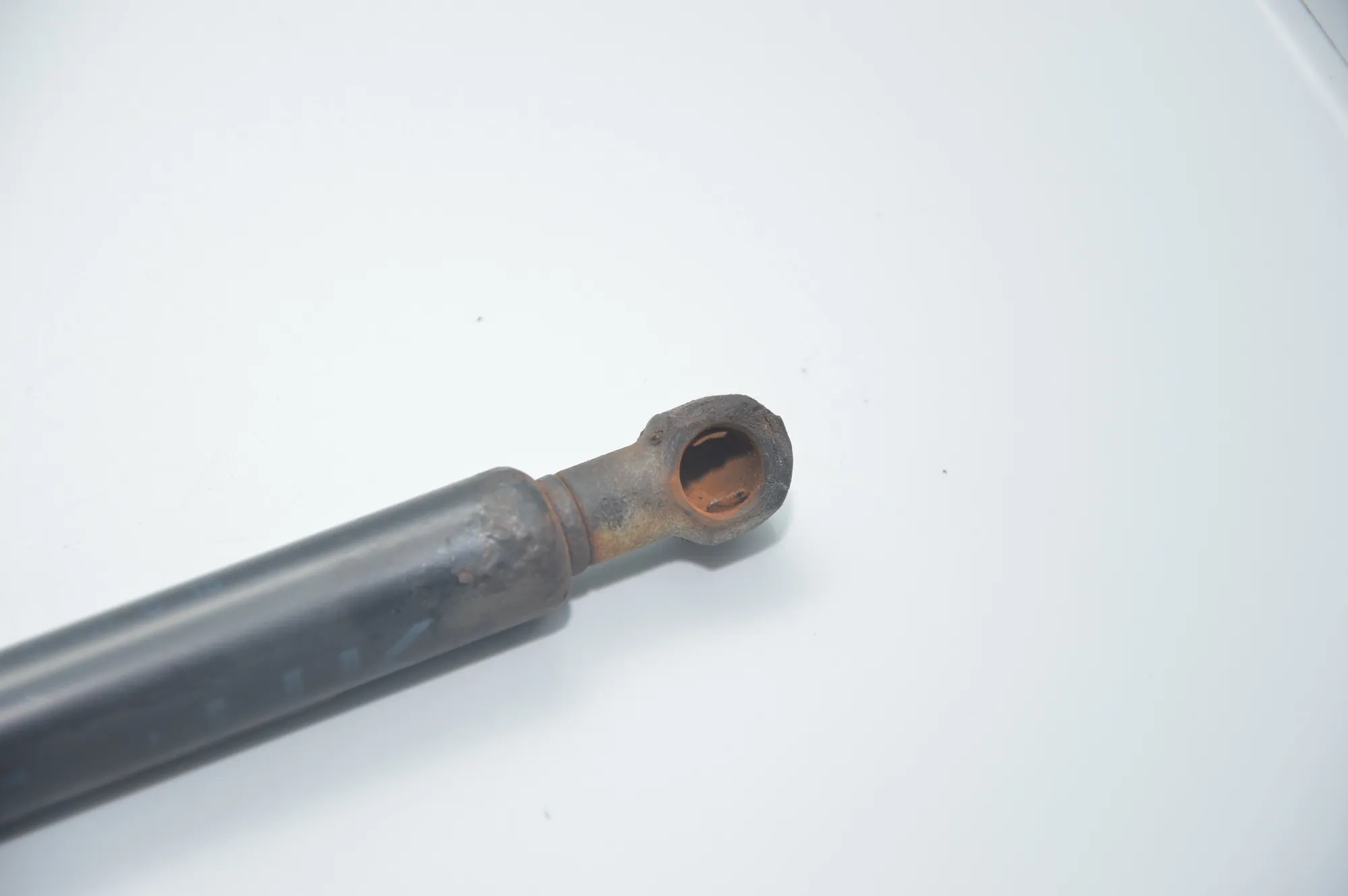 Left Side Tailgate Gas Strut – OEM 8402405 · BMW X5 (E53) 4.4 i 2001 – 2