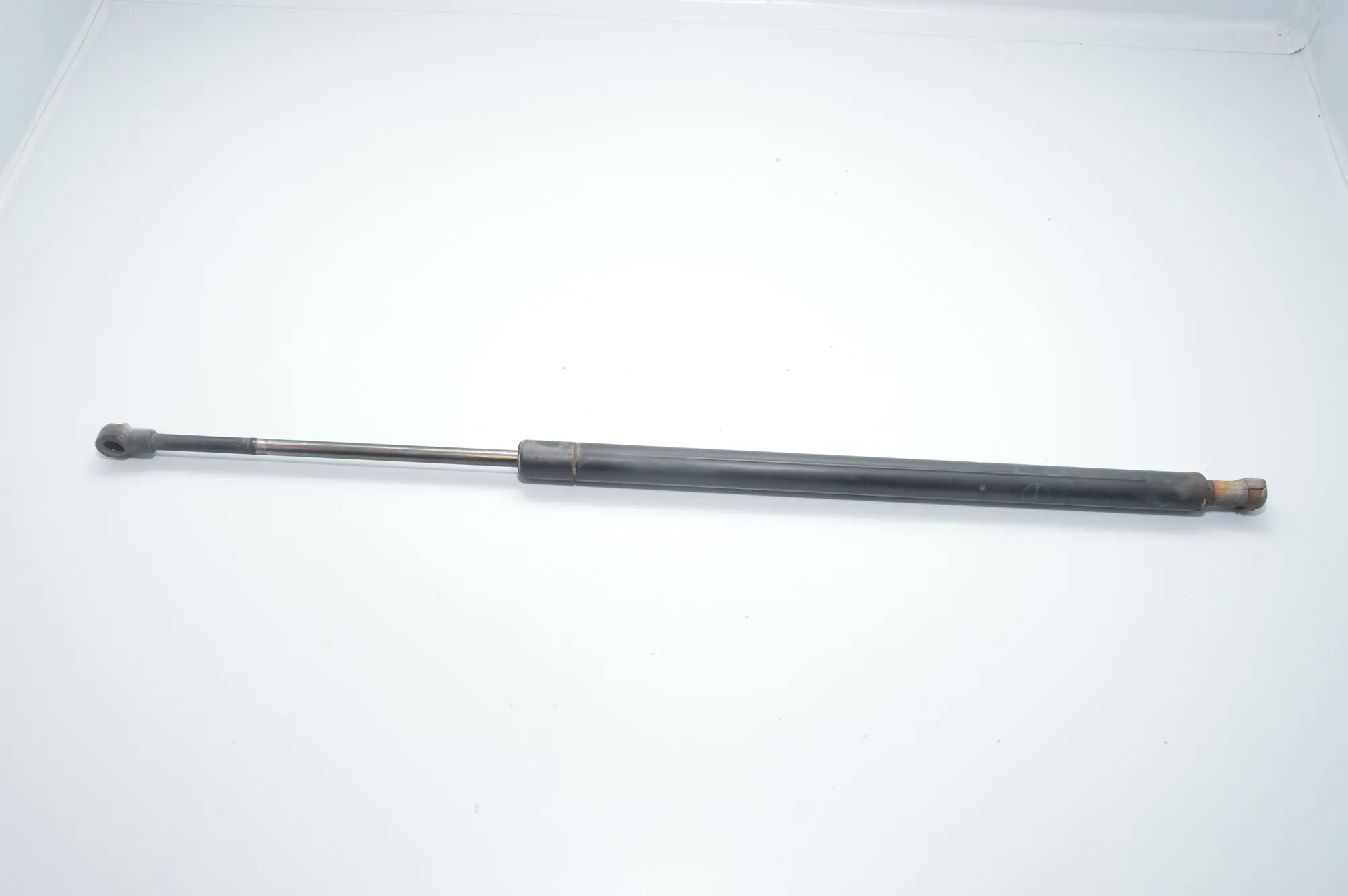 Left Side Tailgate Gas Strut – OEM 8402405 · BMW X5 (E53) 4.4 i 2001