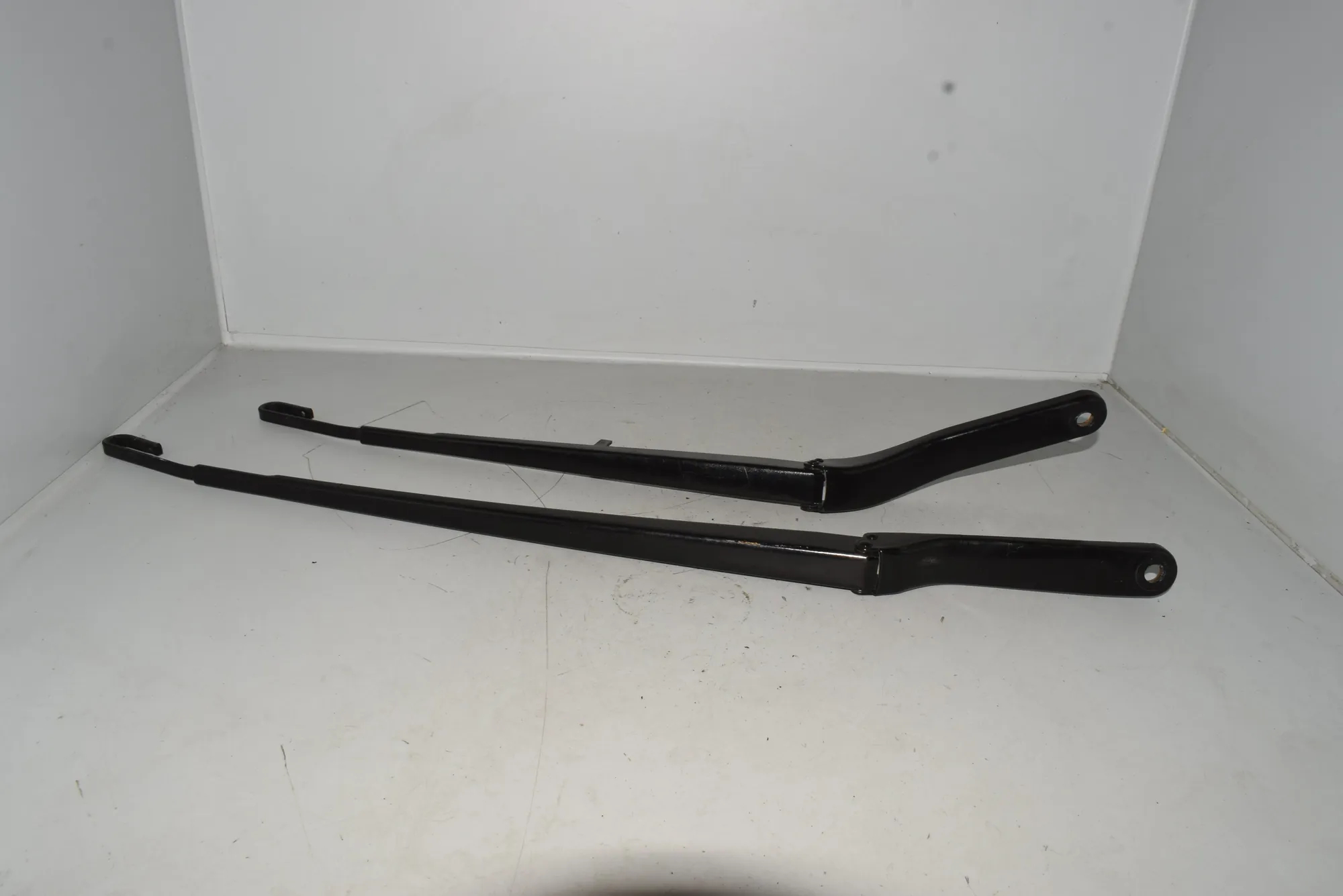 Front Wiper Arms – OEM 8245372 · BMW X5 (E53) 4.4 i 2002 – 3