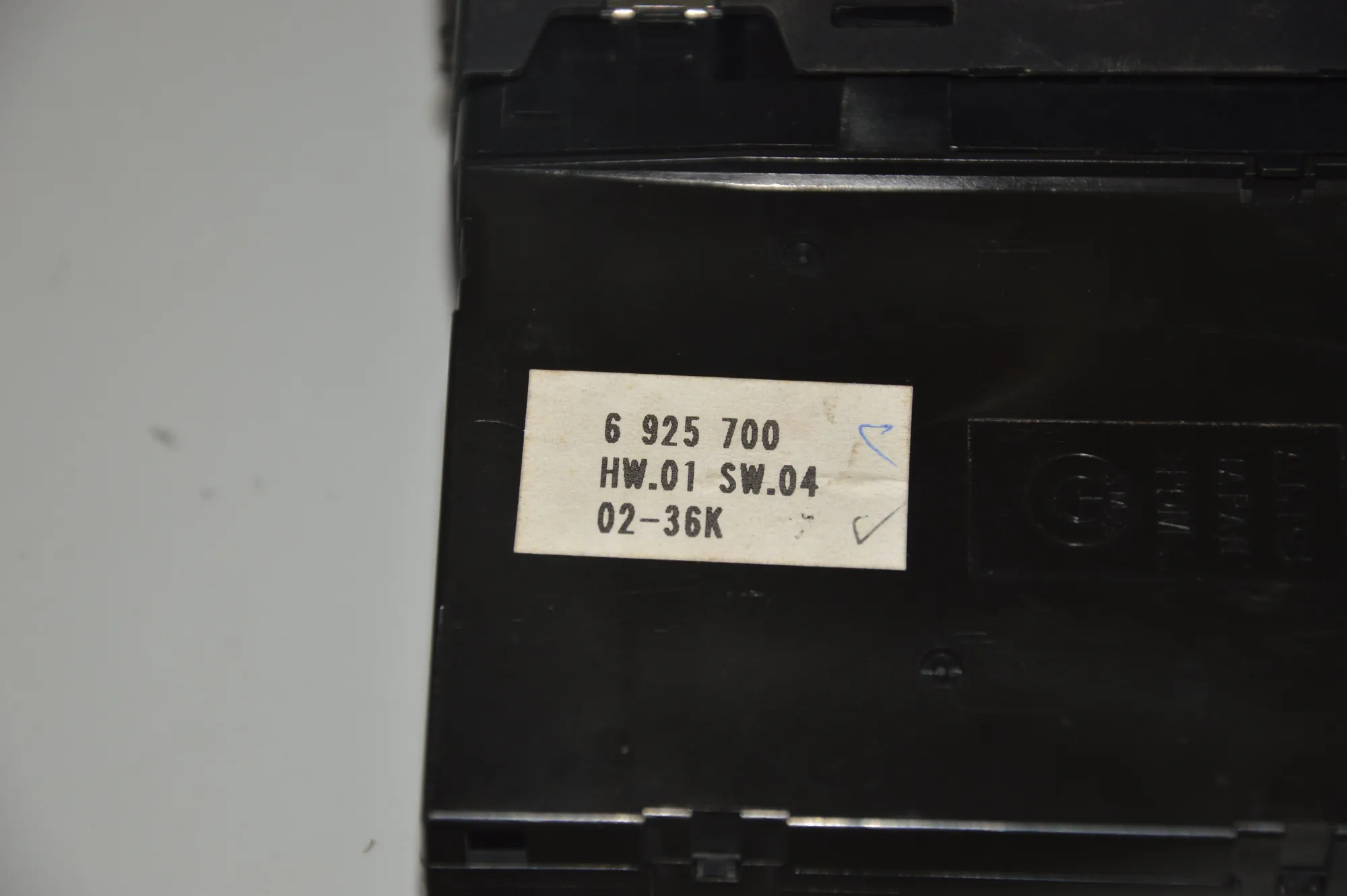 Front Left Door Window Switch – OEM 6925700 · BMW X5 (E53) 4.4 i 2002 – 5