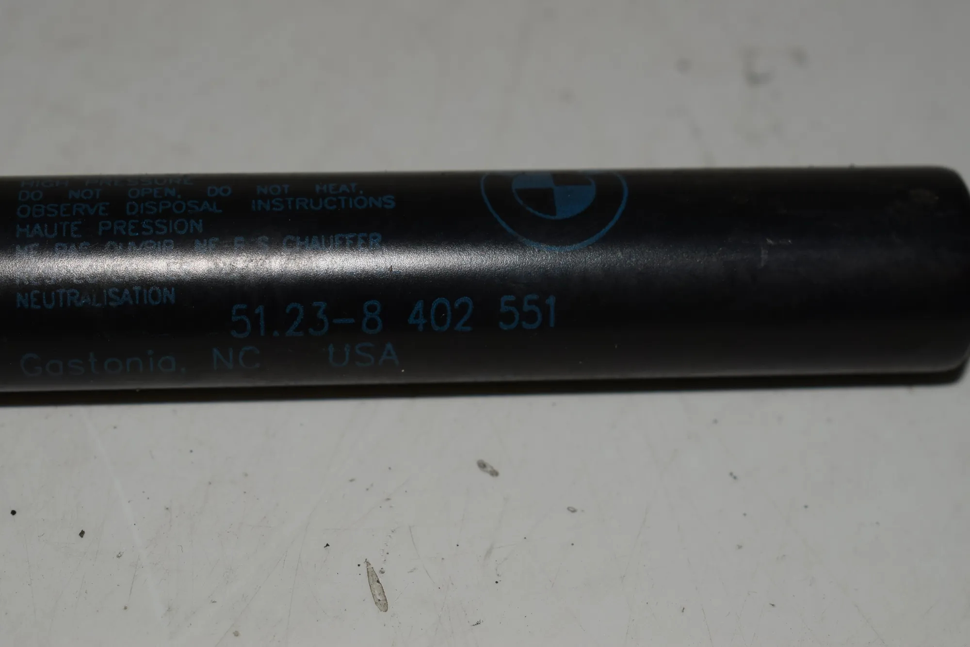 Front Right Bonnet Strut – OEM 8402551 · BMW X5 (E53) 4.4 i 2002 – 3
