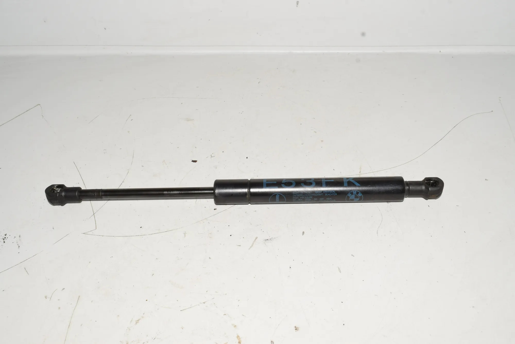 Front Right Bonnet Strut – OEM 8402551 · BMW X5 (E53) 4.4 i 2002