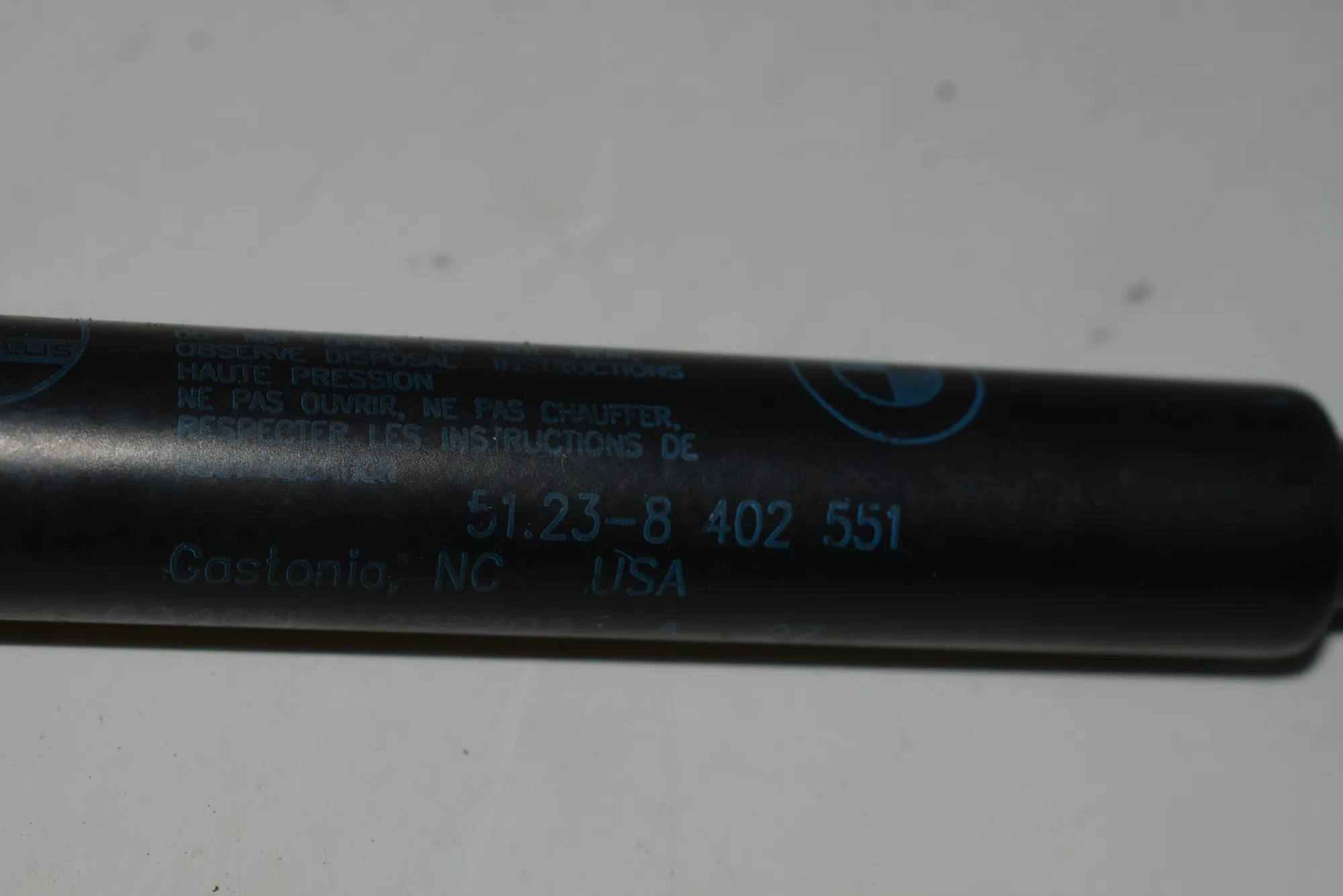 Front Left Bonnet Strut – OEM 8402551 · BMW X5 (E53) 4.4 i 2002 – 3