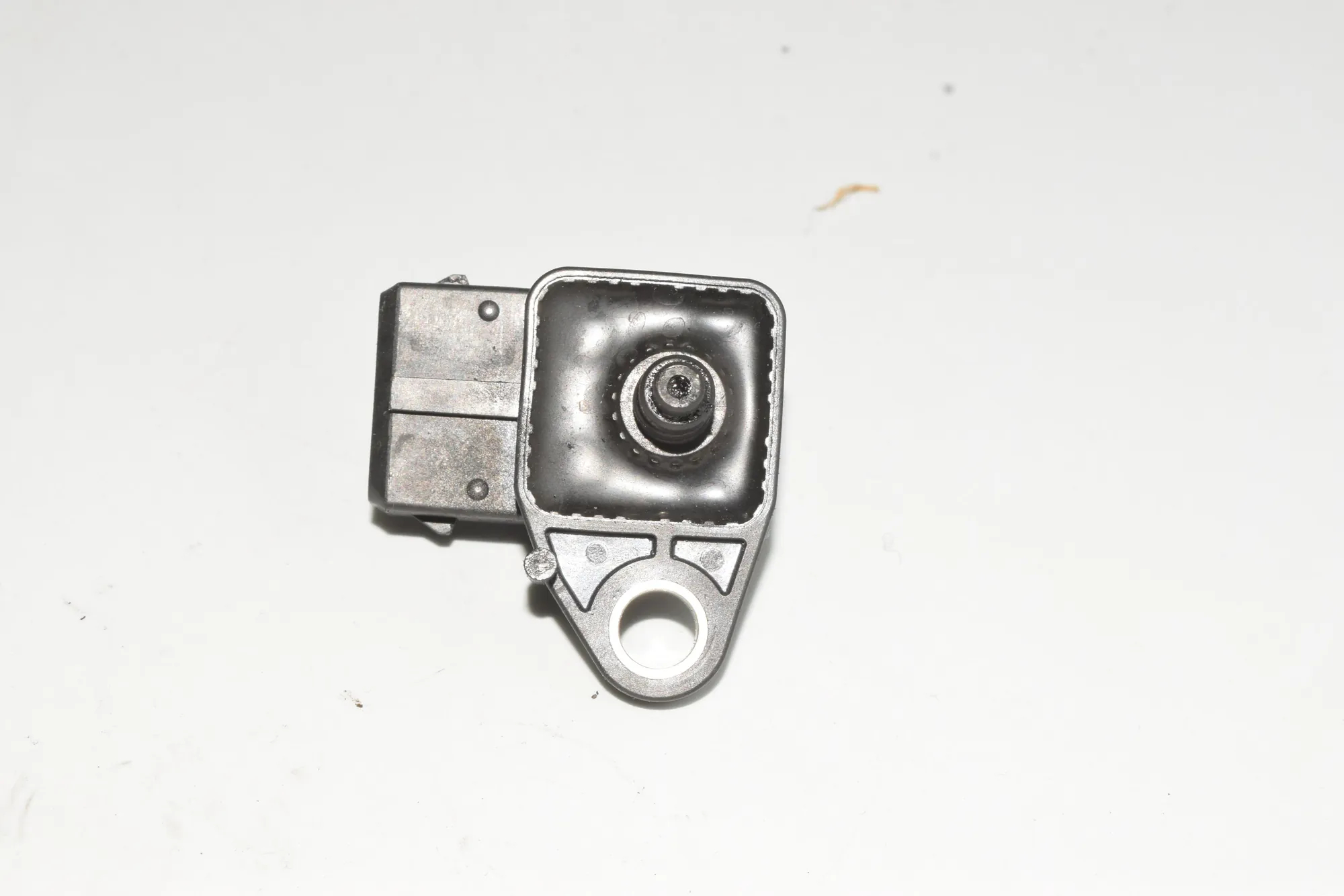 Intake Manifold Pressure Sensor – OEM 2246977 · BMW 5 (E39) 525 d 2003 – 4