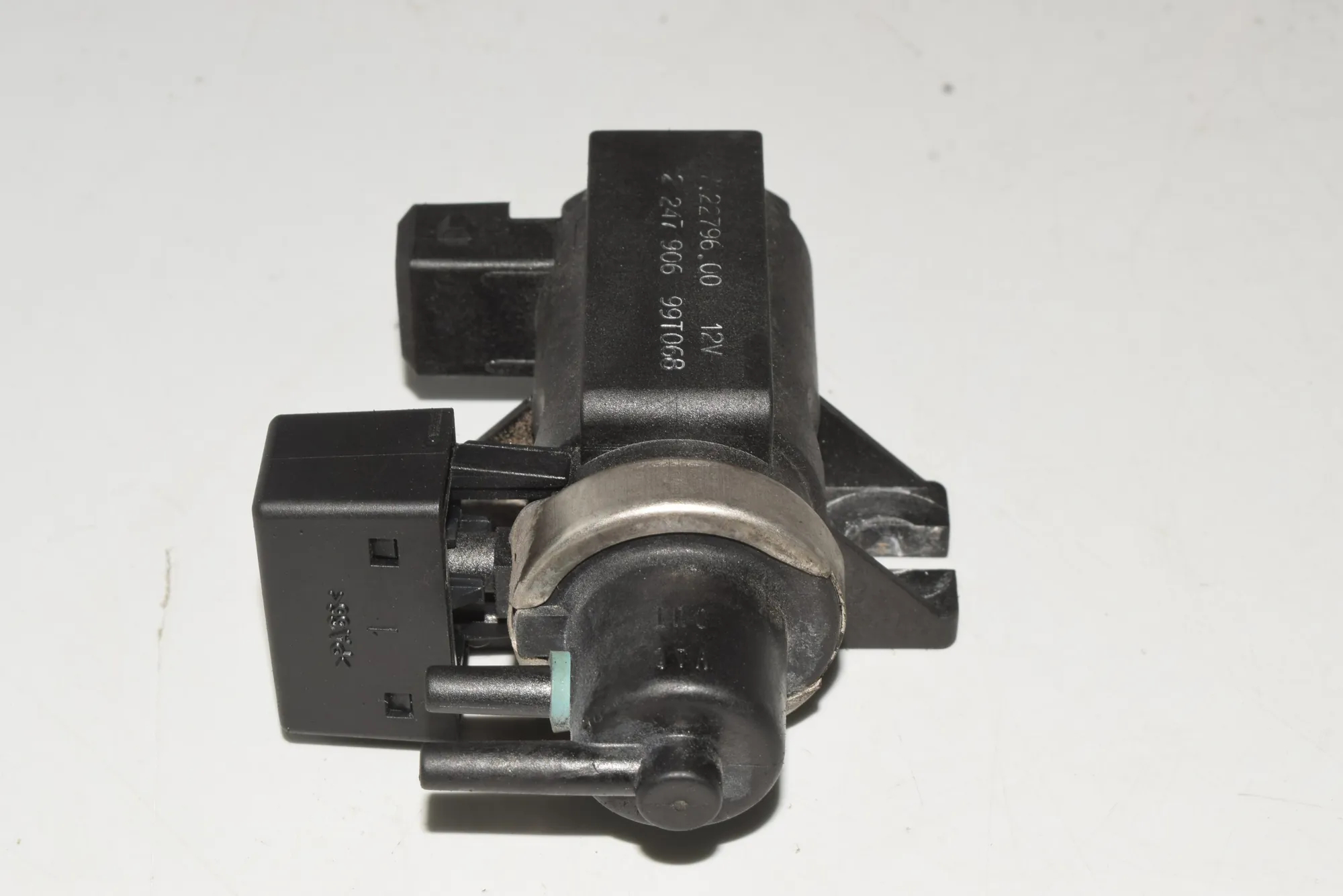 Solenoid Valve – OEM 2247906 · BMW 7 (E38) 730 d 1999