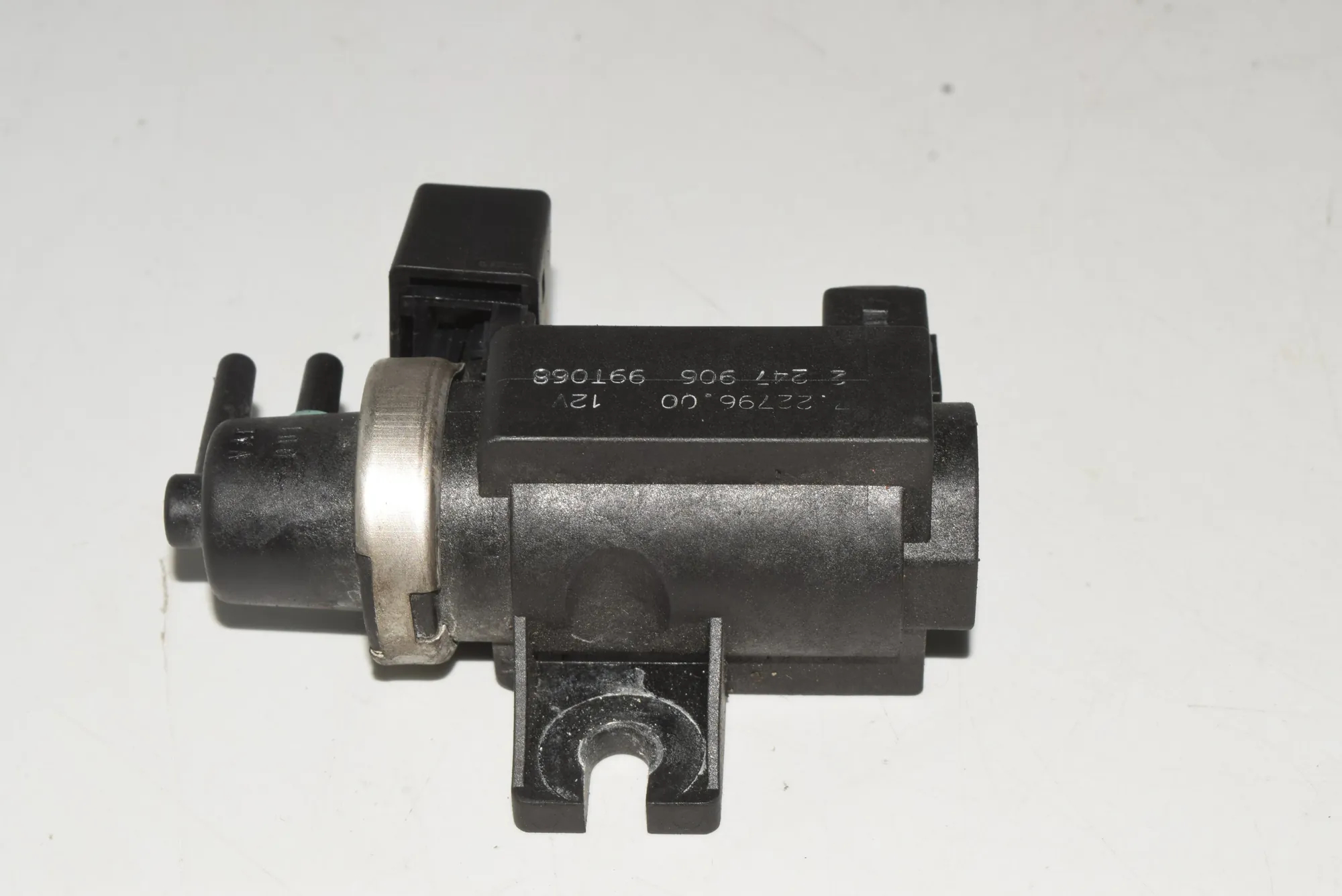 Solenoid Valve – OEM 2247906 · BMW 7 (E38) 730 d 1999 – 2
