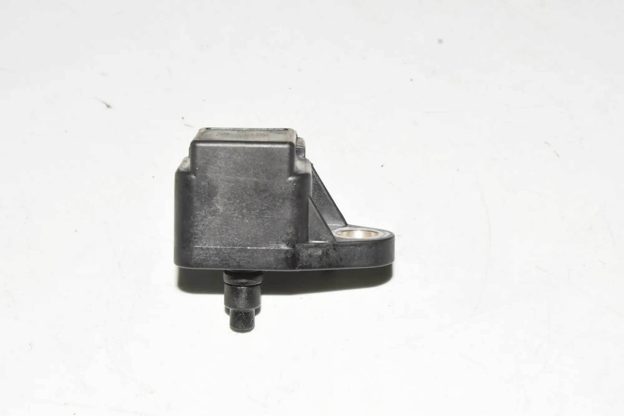 Intake Manifold Pressure Sensor – OEM 2246977 · BMW 7 (E38) 730 d 1999 – 3