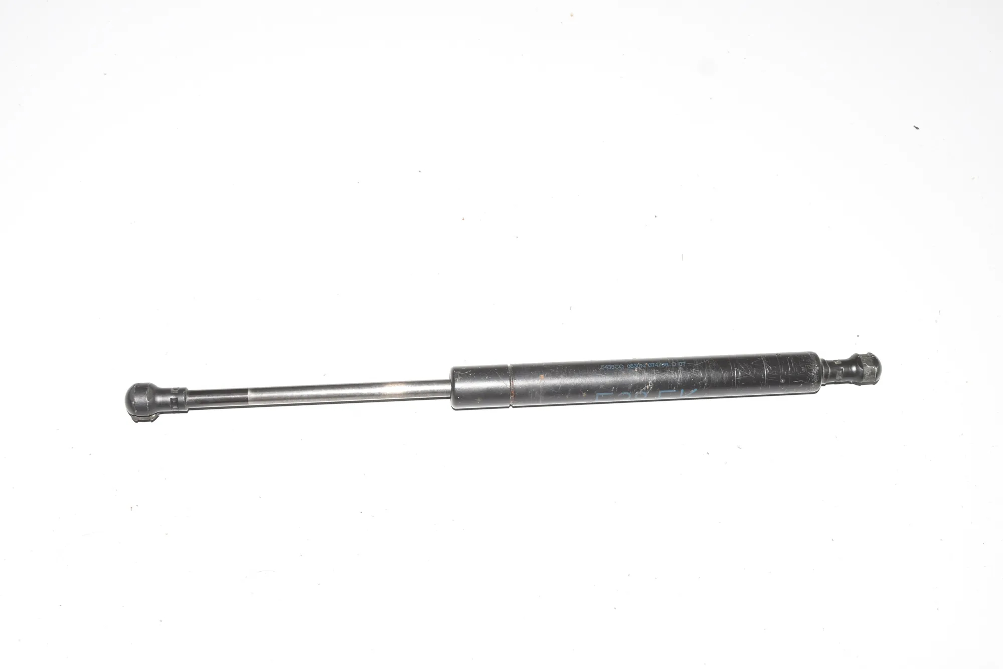 Front Left Bonnet Strut – OEM 8150077 · BMW 7 (E38) 730 d 1999 – 2