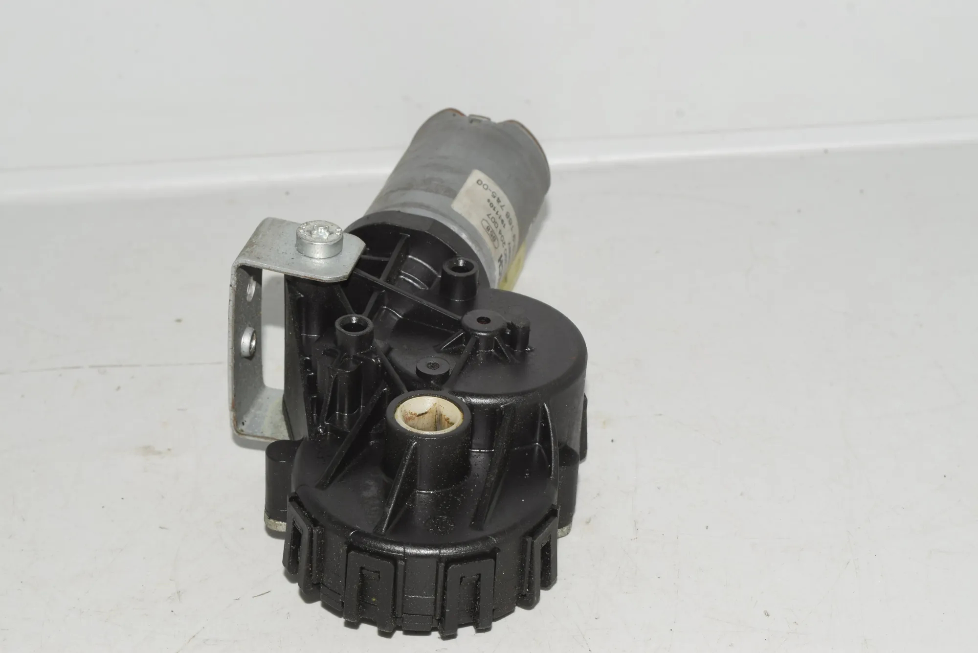 Front Left Seat Control Motor – OEM 9168745 · BMW 5 (F10) BMW 5 (F10) 2010