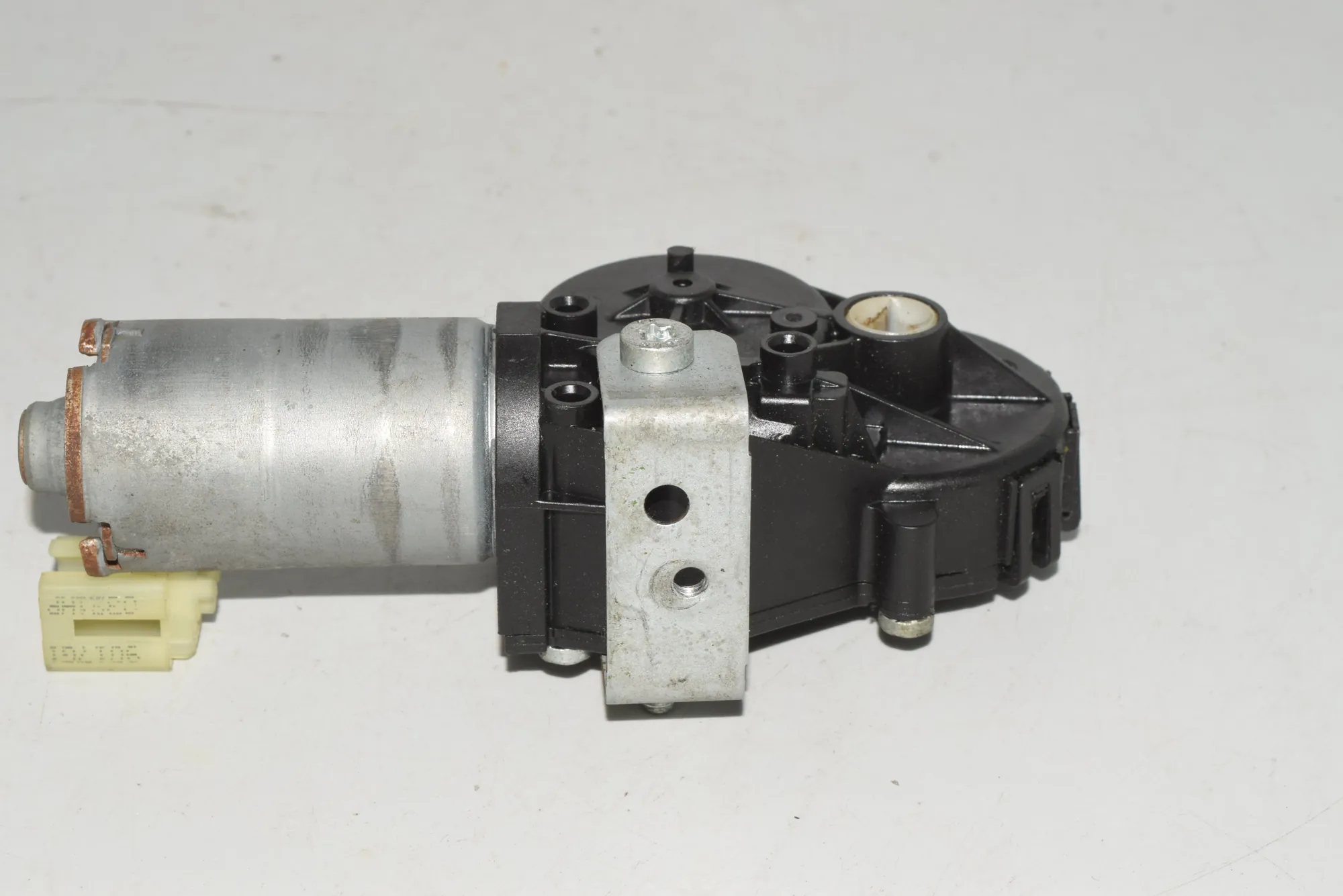 Front Left Seat Control Motor – OEM 9168745 · BMW 5 (F10) BMW 5 (F10) 2010 – 4