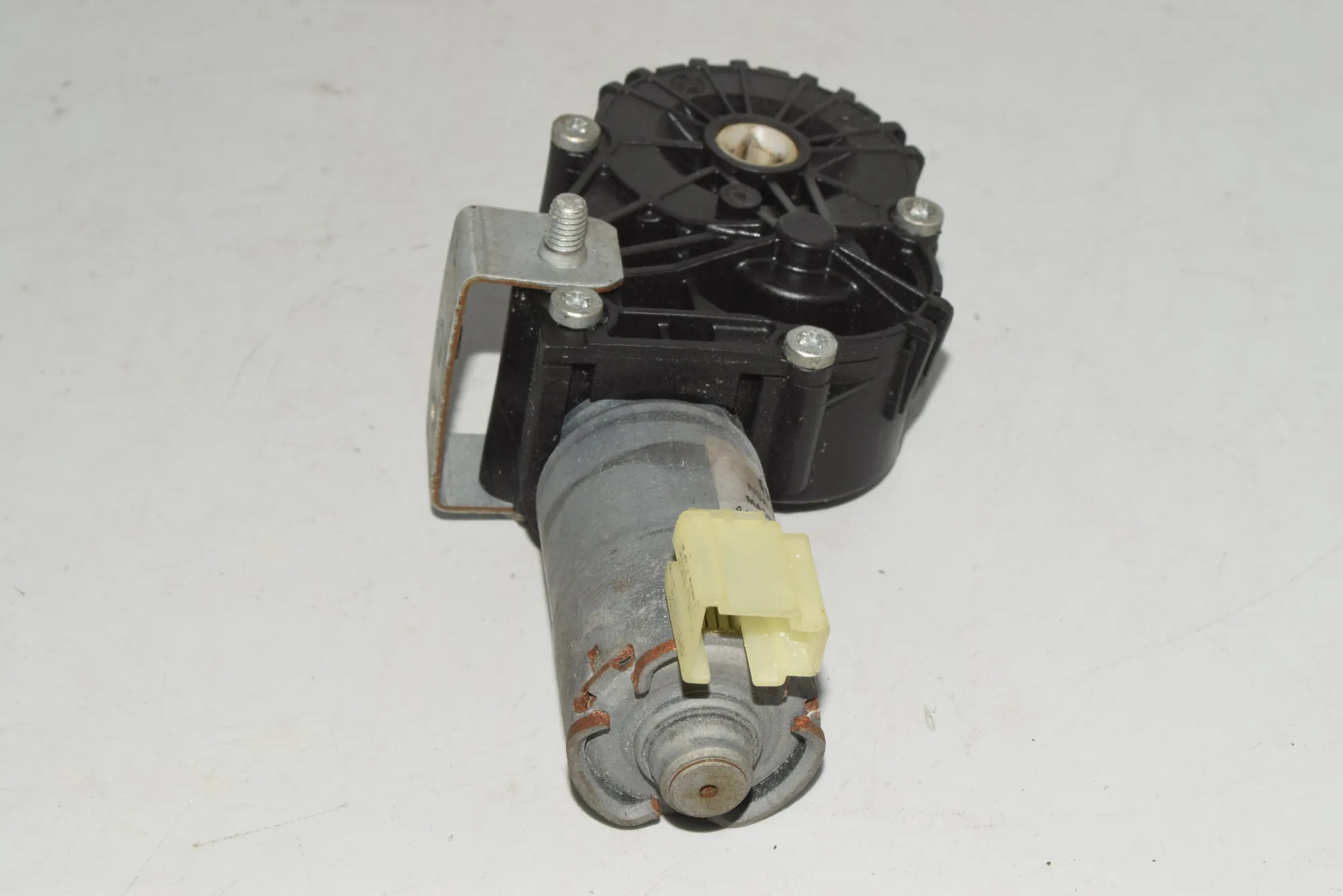 Front Left Seat Control Motor – OEM 9168745 · BMW 5 (F10) BMW 5 (F10) 2010 – 5