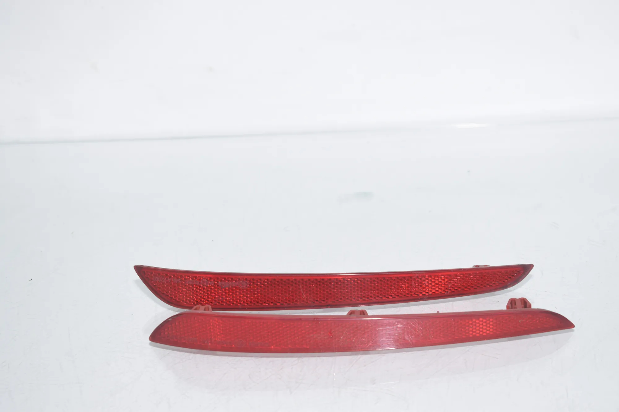 Rear Left Bumper Reflector – OEM 7388765 · BMW 5 (G30) (2016 - -) 540 i 2017 – 2