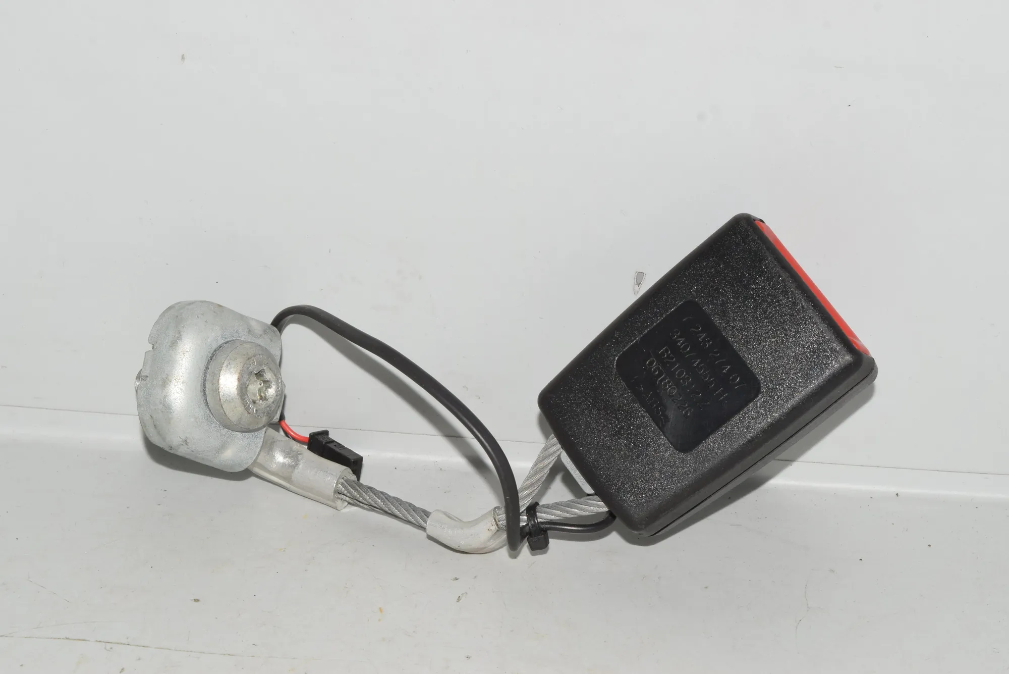 Rear Right Seat Buckle – OEM 7243274 · BMW 5 (F10) BMW 5 (F10) 2010 – 5