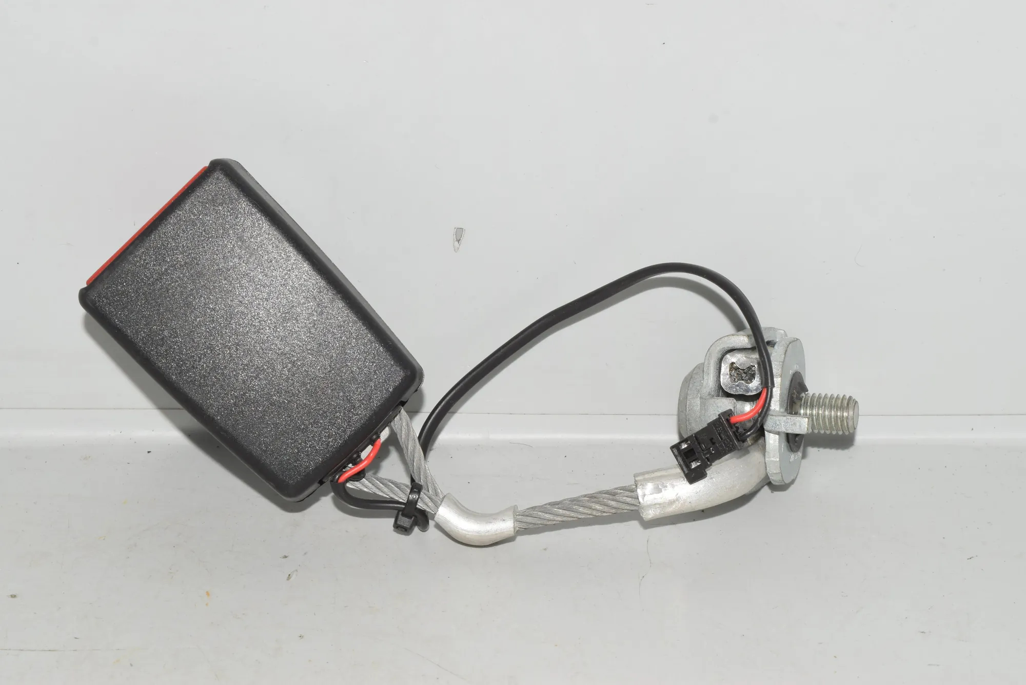 Rear Right Seat Buckle – OEM 7243274 · BMW 5 (F10) BMW 5 (F10) 2010 – 3