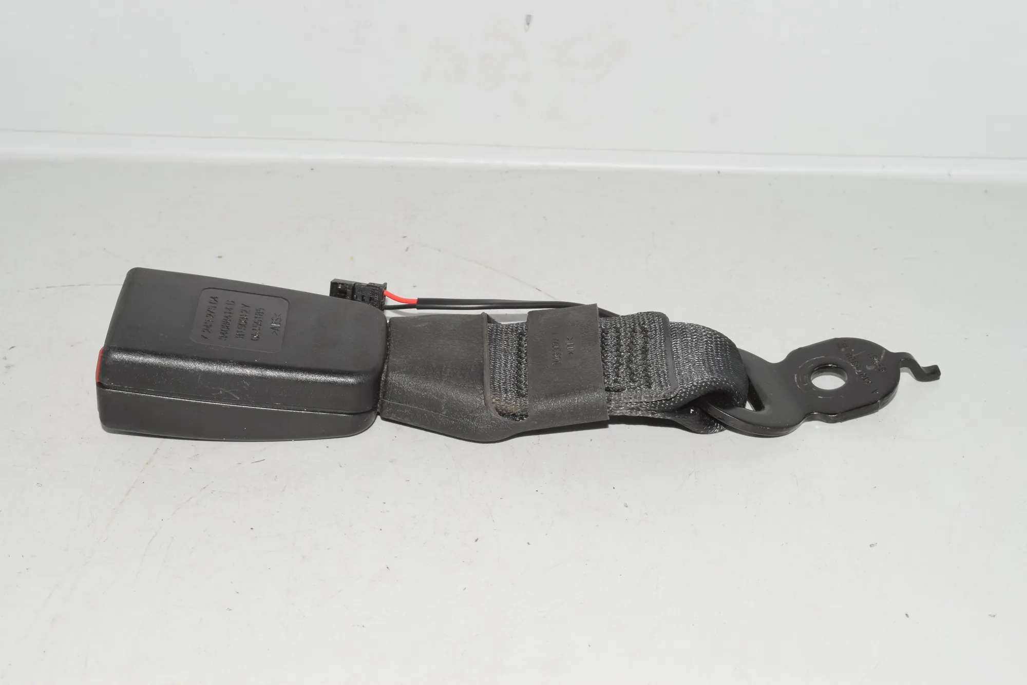 Rear Middle Seat Buckle – OEM 7243275 · BMW 5 Touring (F11) BMW 5 Touring (F11) 2010 – 2