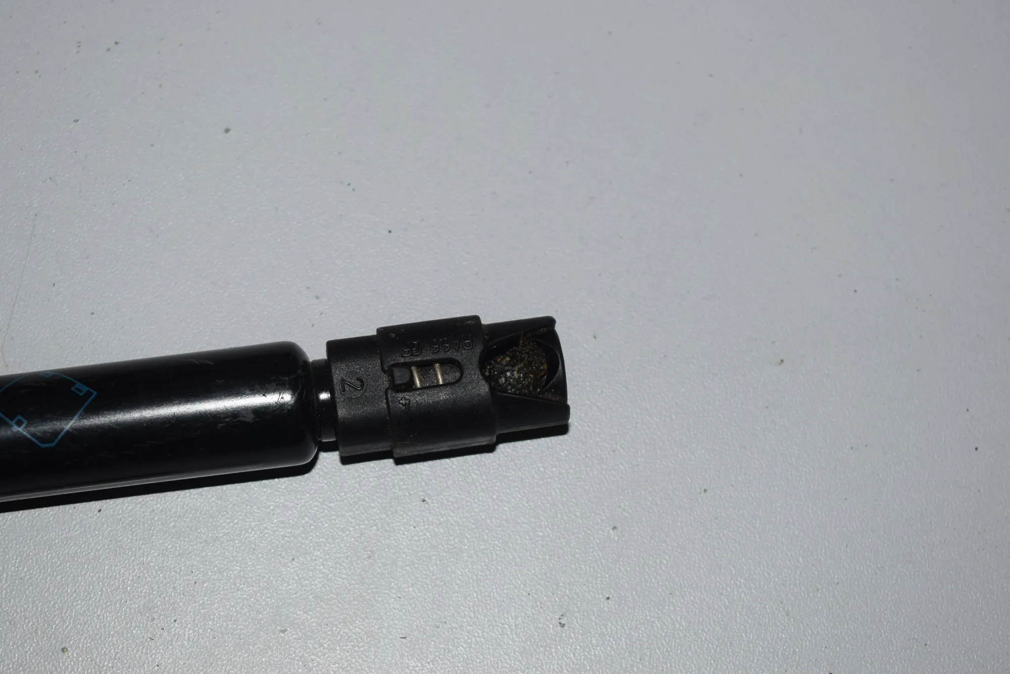 Left Side Tailgate Gas Strut – OEM 9168507 · BMW 5 Touring (F11) BMW 5 Touring (F11) 2010 – 5
