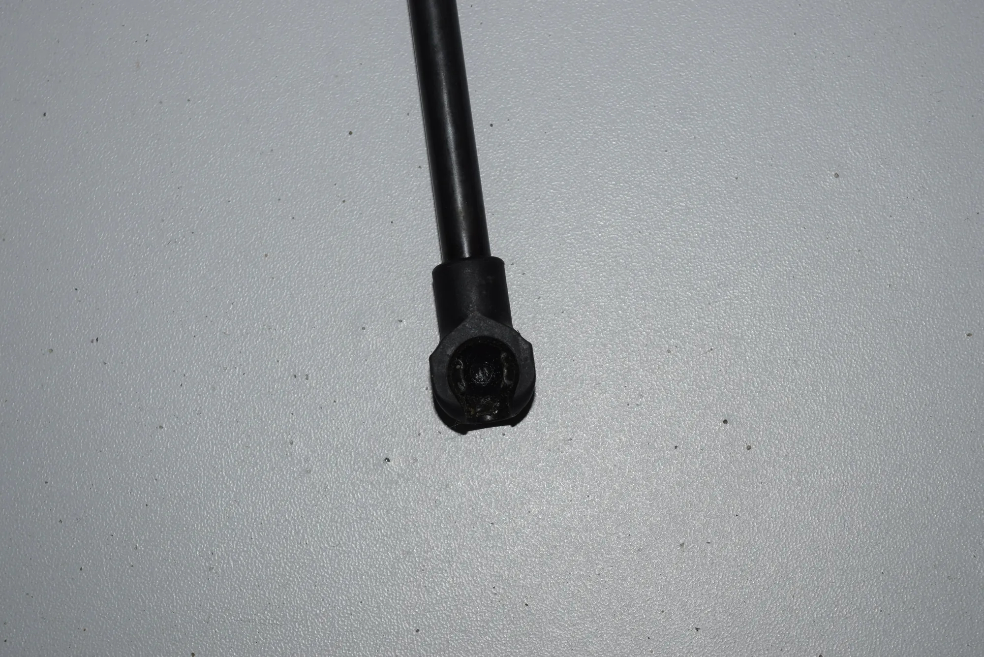 Left Side Tailgate Gas Strut – OEM 9168507 · BMW 5 Touring (F11) BMW 5 Touring (F11) 2010 – 6