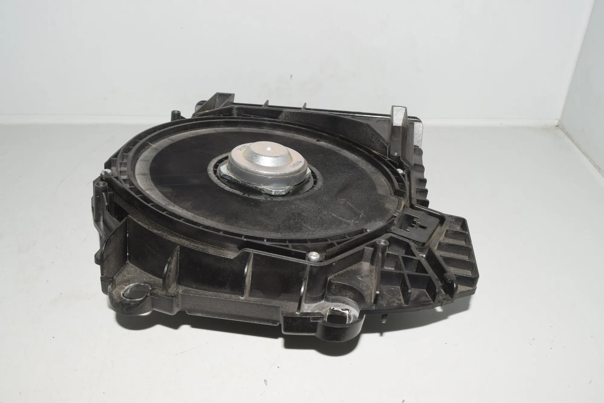 Subwoofer – OEM 9195200 · BMW 5 Touring (F11) BMW 5 Touring (F11) 2011 – 3